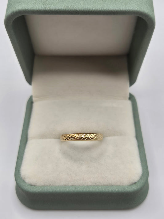 9ct gold patterned band ring