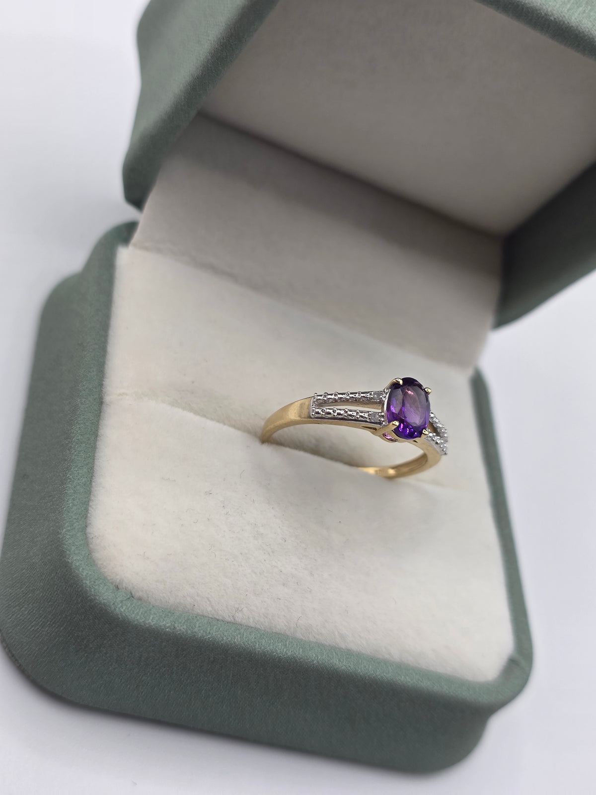 9ct gold amethyst and diamond ring