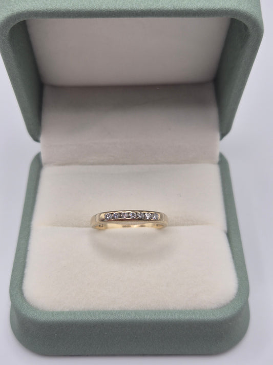 9ct gold diamond ring