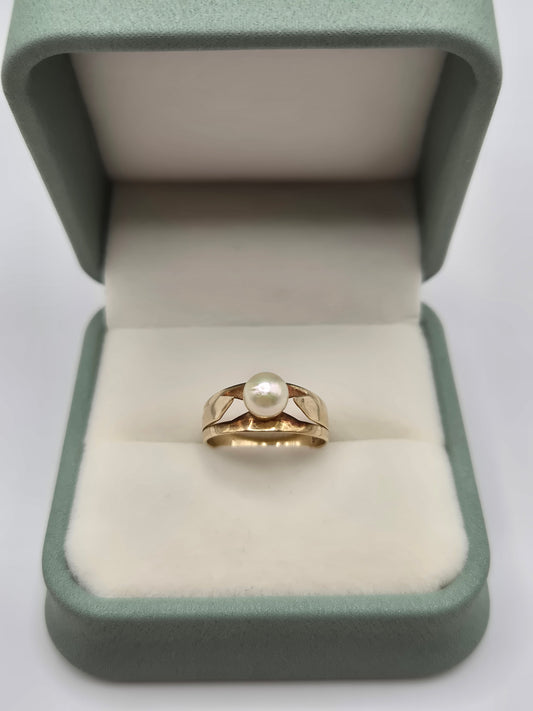 9ct gold pearl ring