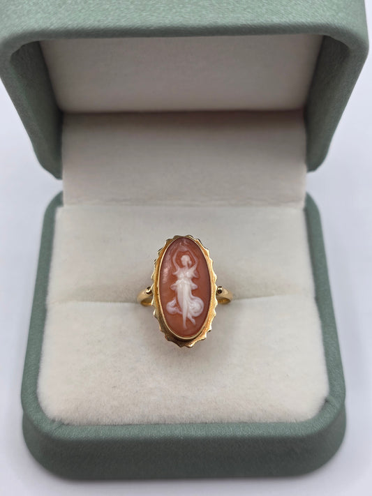 Vintage 18ct gold cameo ring