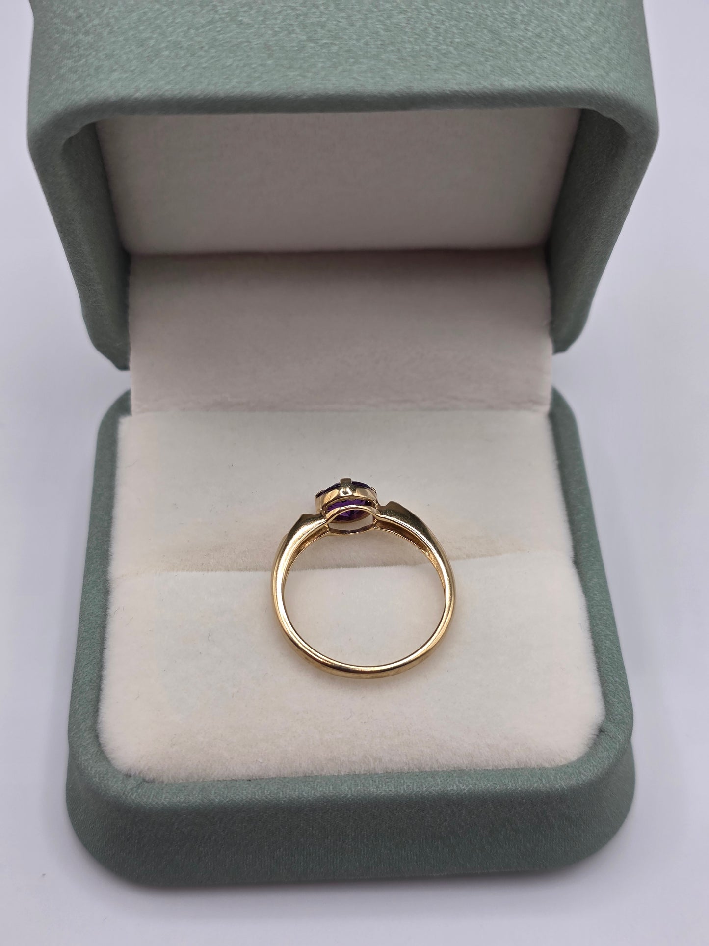 9ct gold amethyst and diamond ring