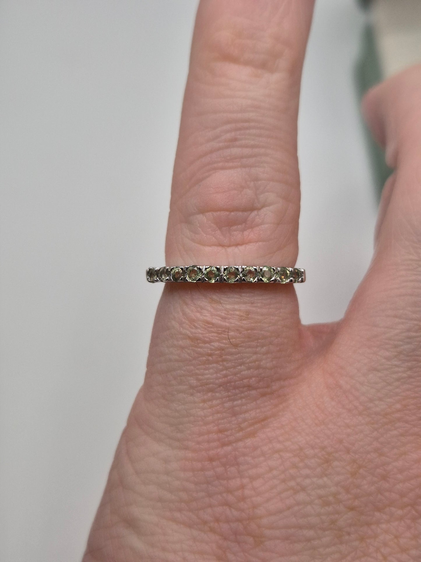 9ct white gold green sapphire ring