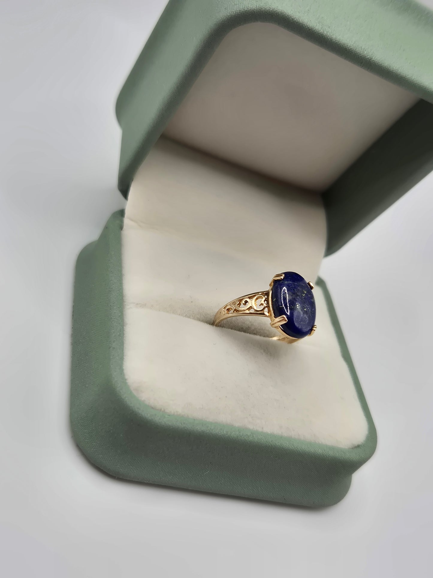 9ct gold lapis lazuli ring