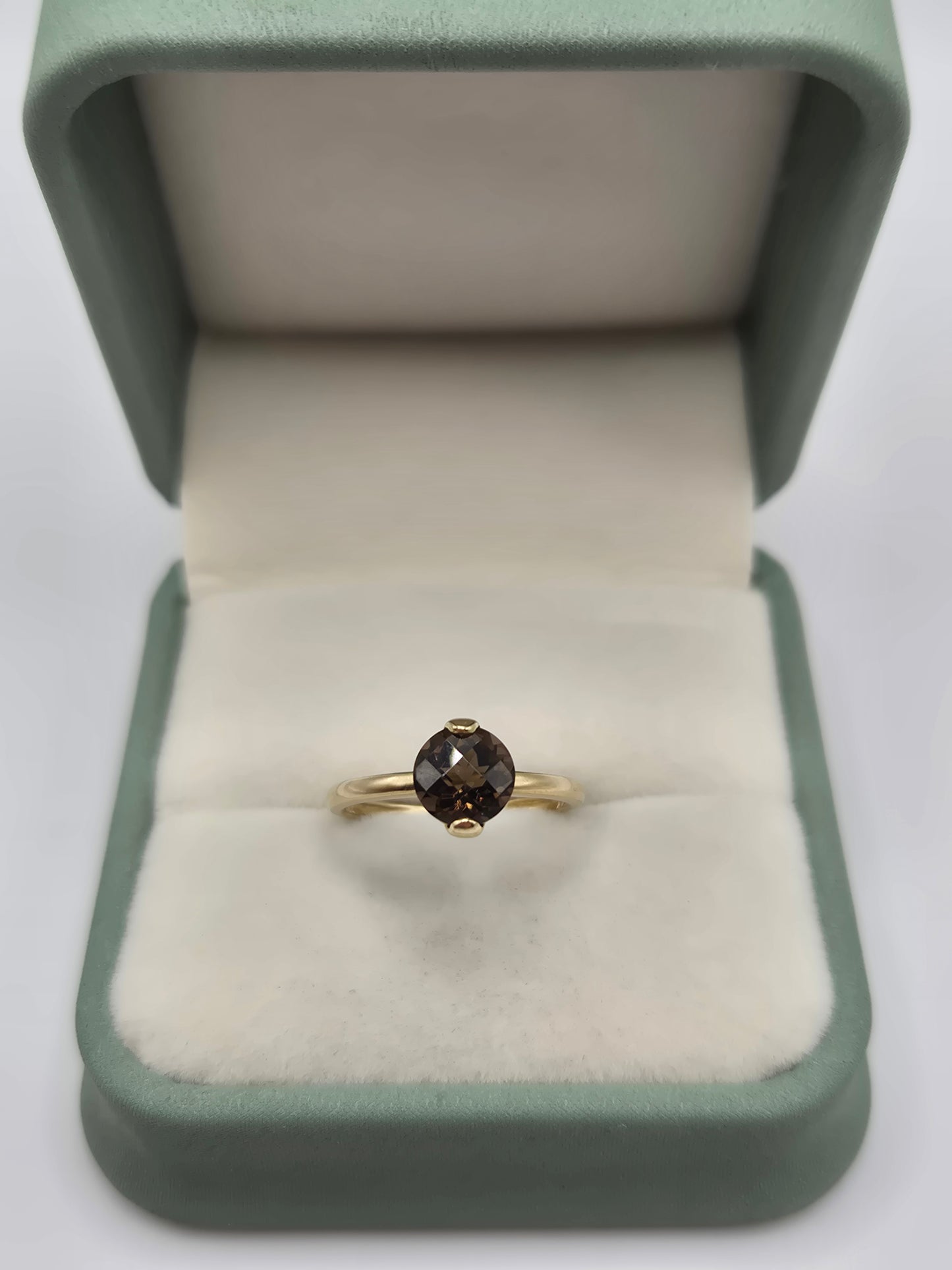9ct gold quartz ring