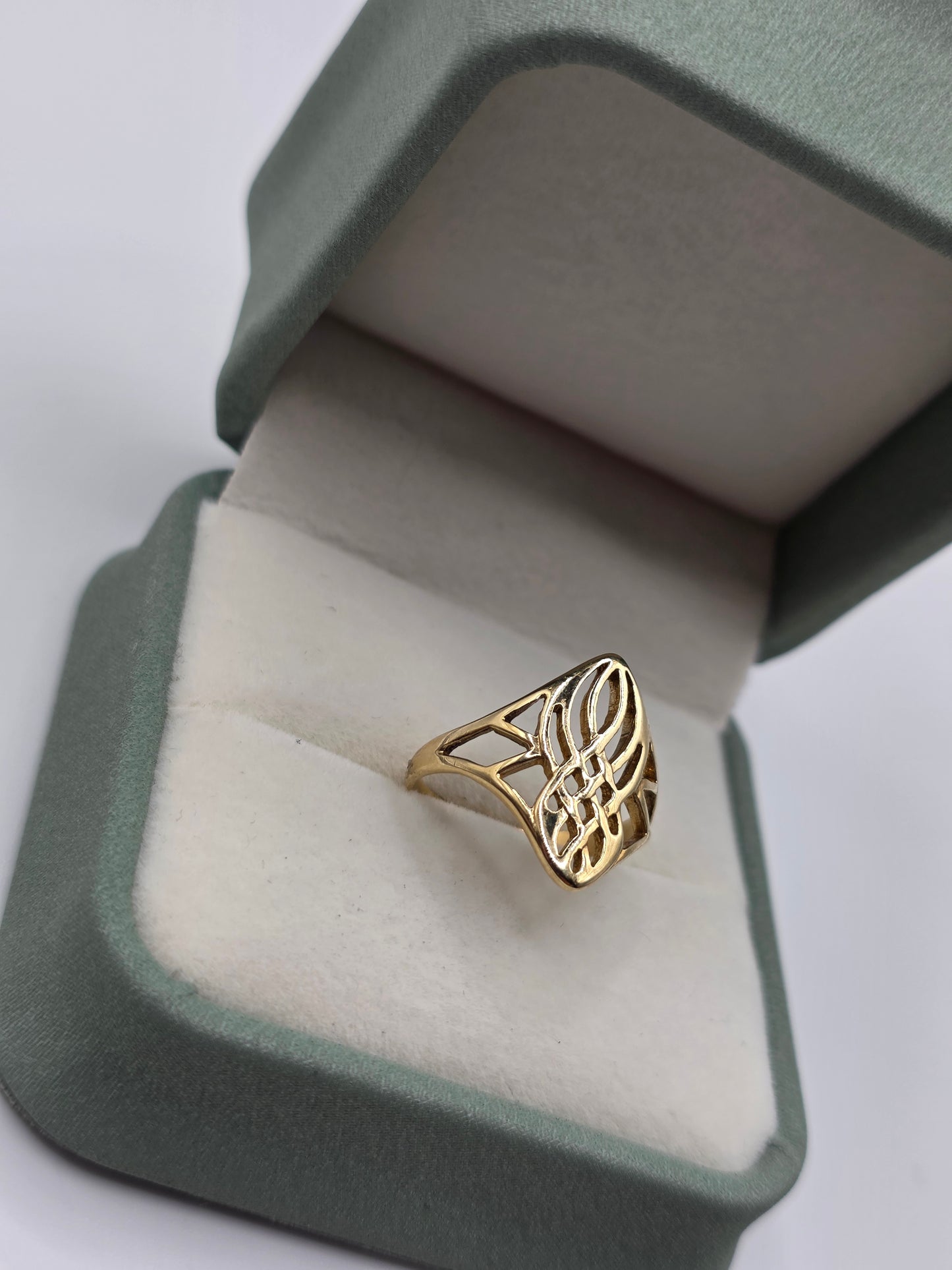 9ct gold ring