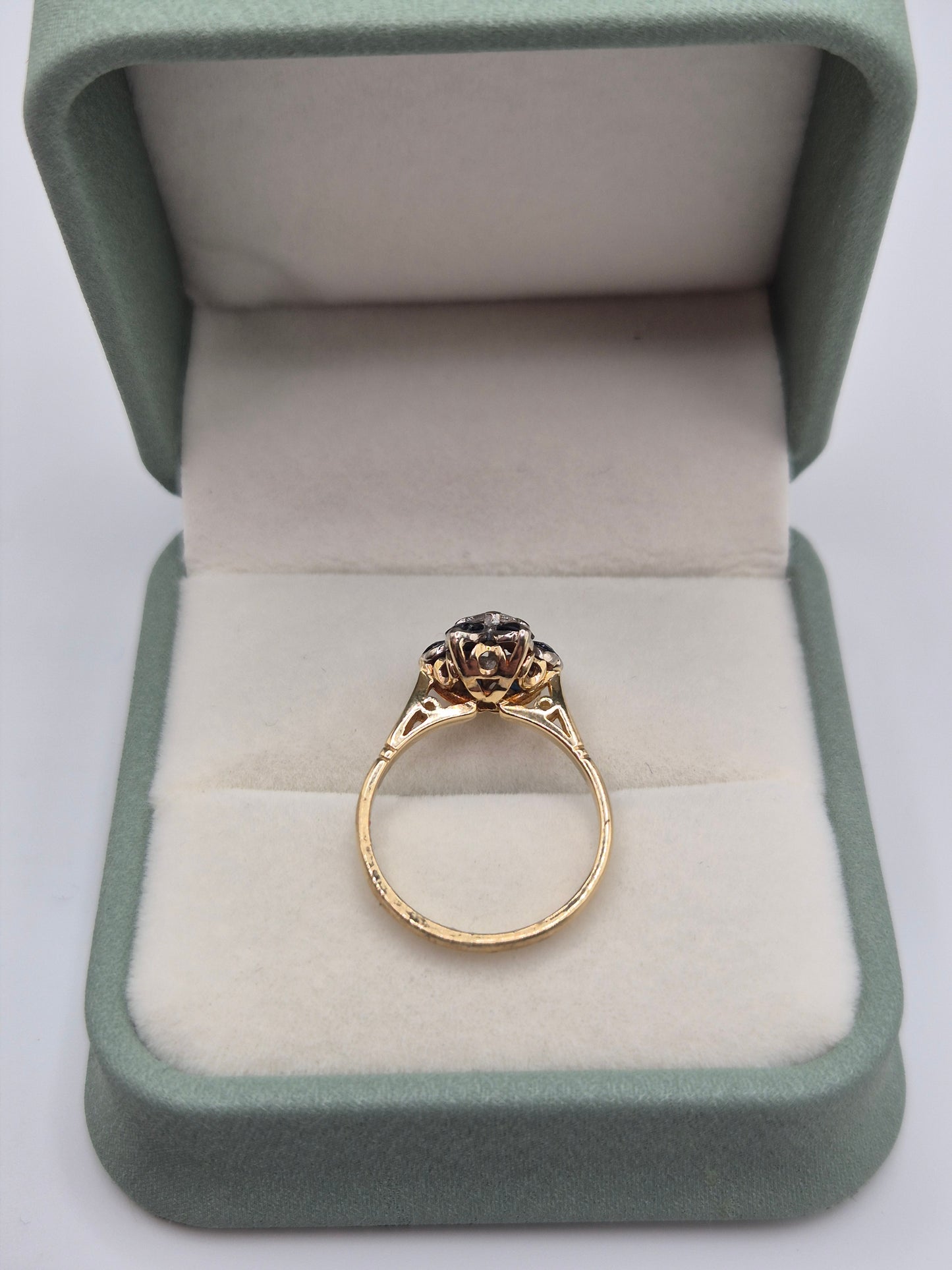 18ct gold sapphire and diamond ring