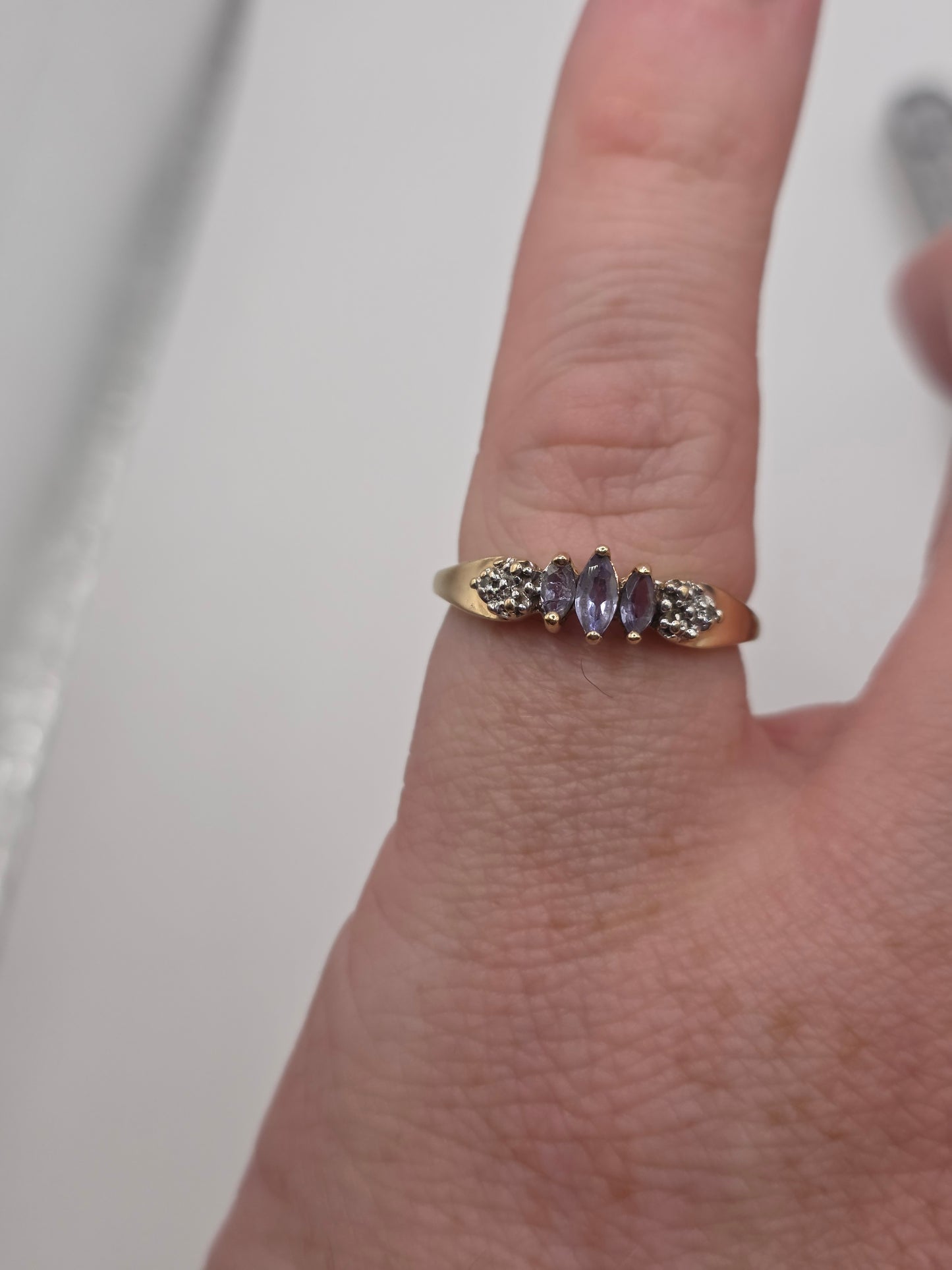 9ct gold tanzanite and diamond ring