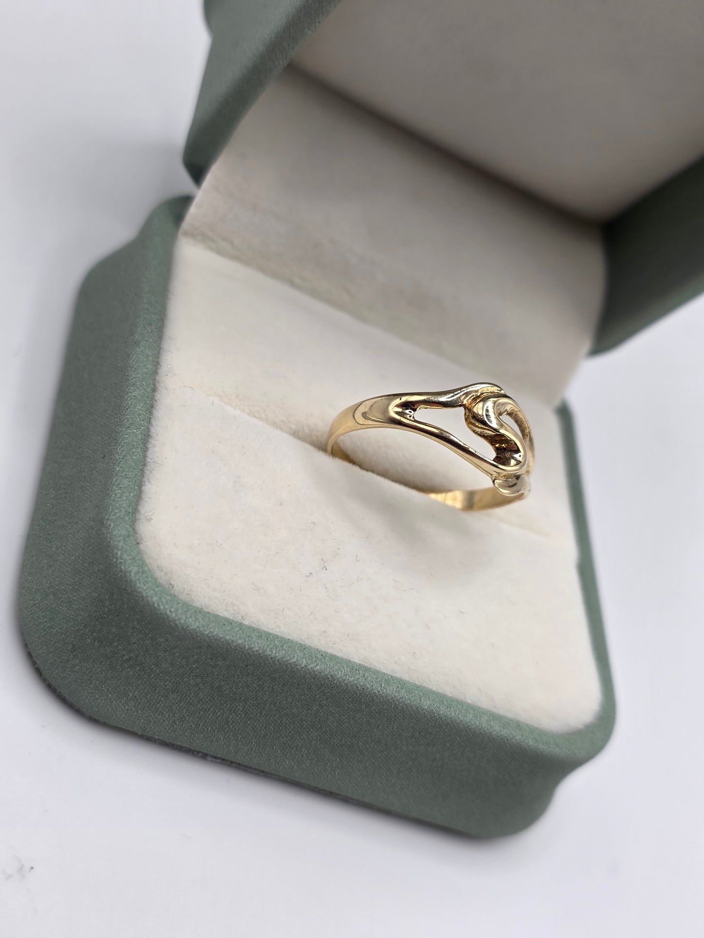 9ct gold ring