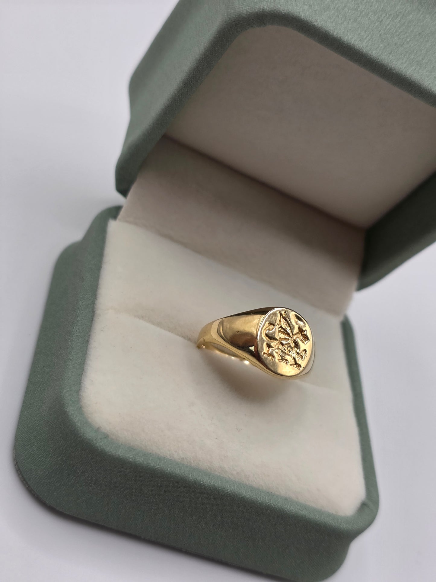 9ct gold dragon signet ring
