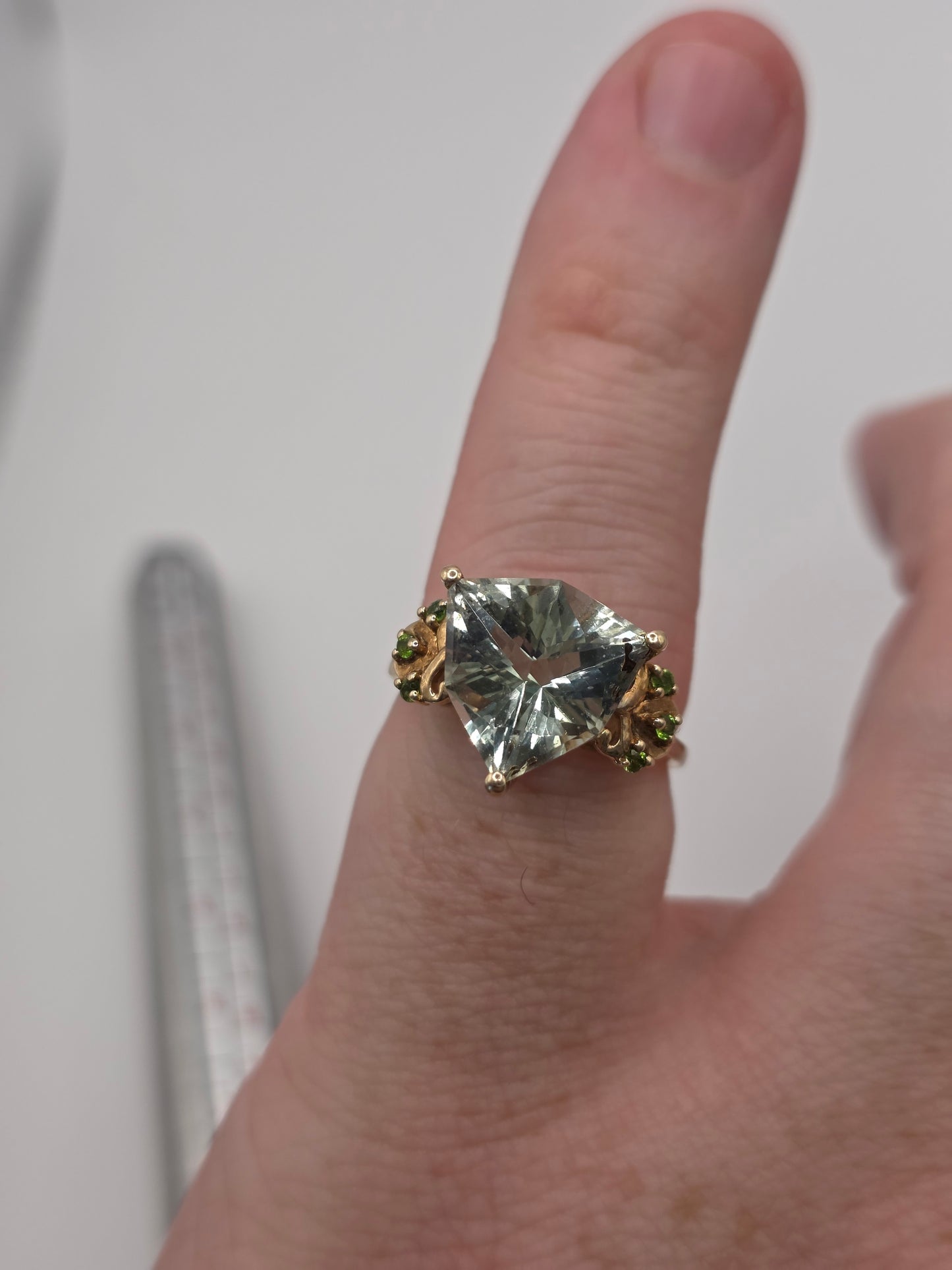 9ct gold green amethyst ring