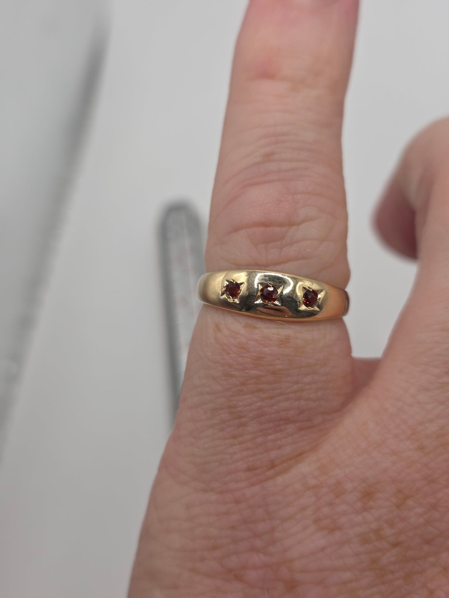 9ct gold garnet gypsy ring