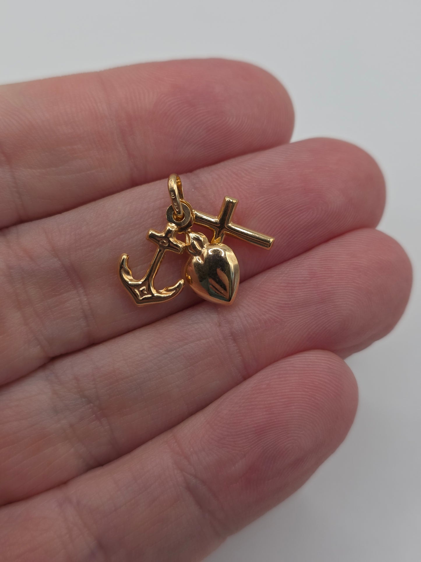 9ct gold hope,faith and charity charm