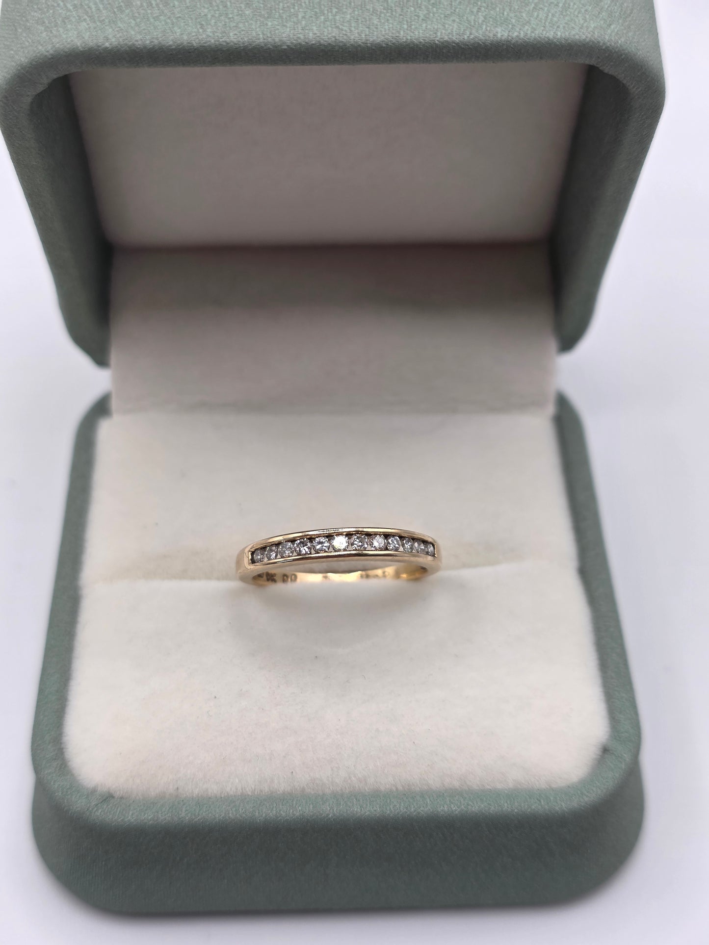 9ct gold diamond ring