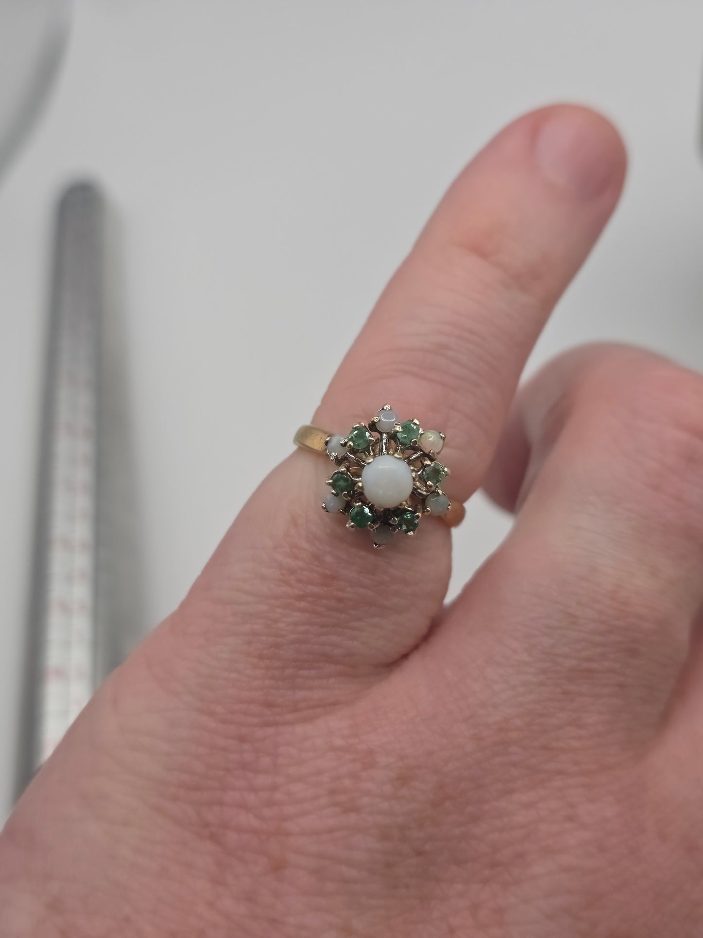 9ct gold emerald and opal ring