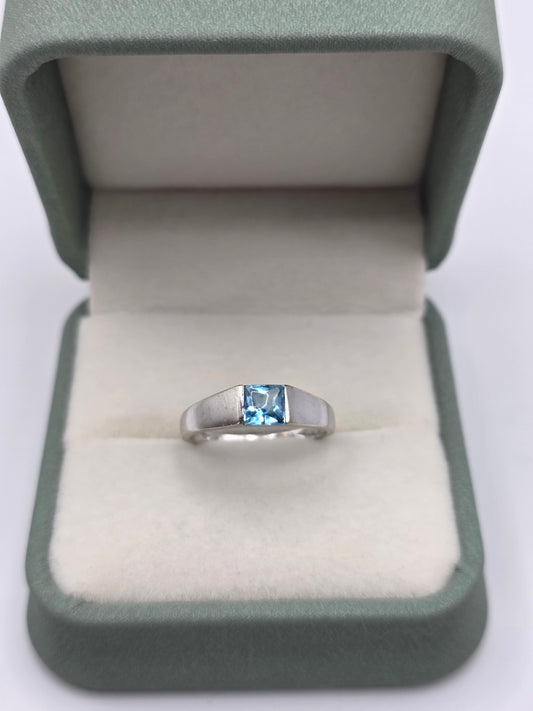 9ct white gold topaz ring