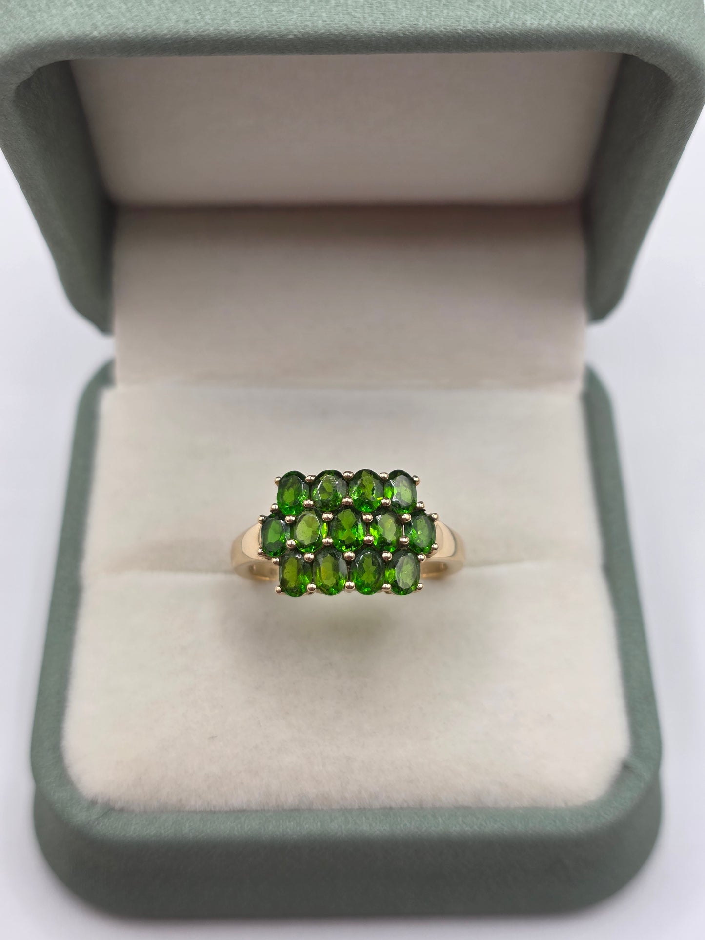 Heavy 9ct gold diopside ring