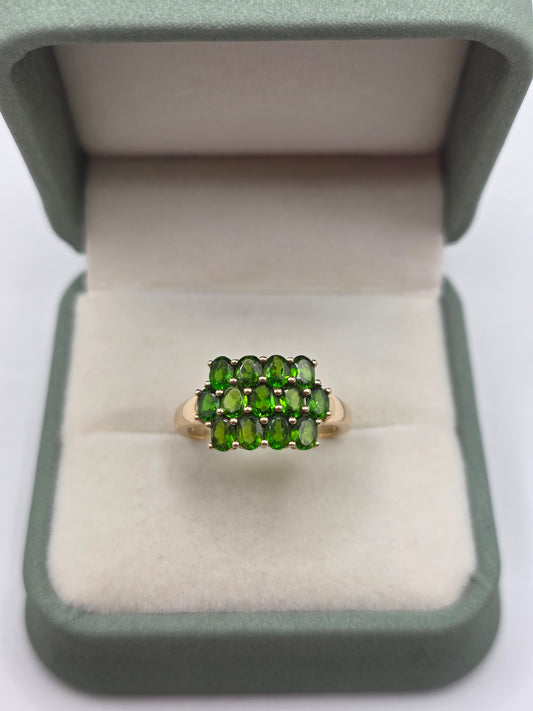 Heavy 9ct gold diopside ring