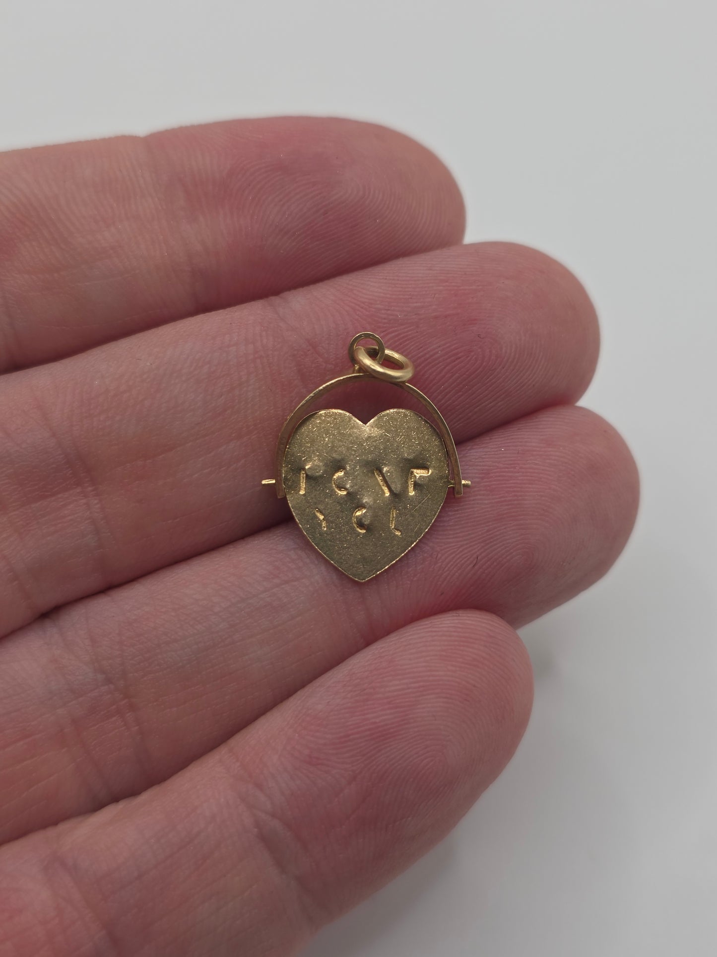 9ct gold "i love you" spinner pendant