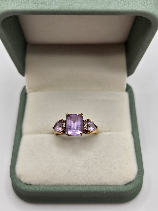 9ct gold amethyst and diamond ring