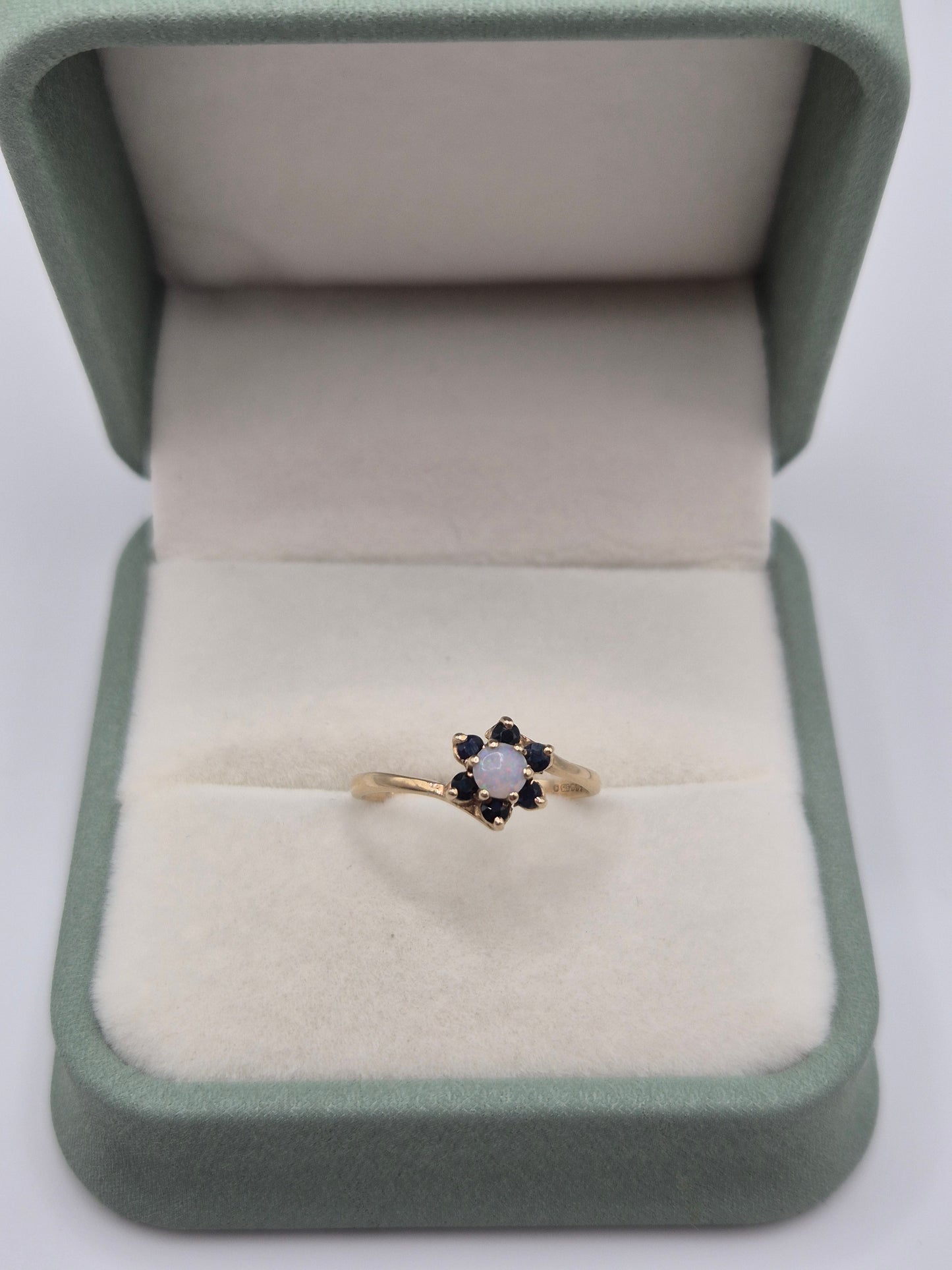 9ct gold opal and sapphire ring