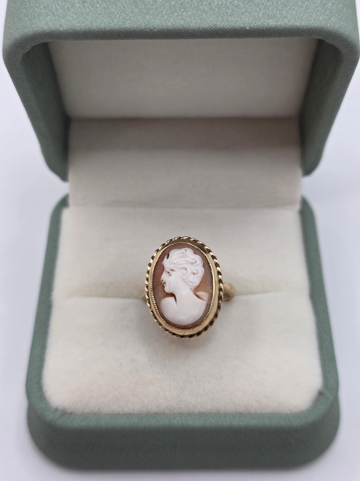 Vintage 9ct gold cameo ring