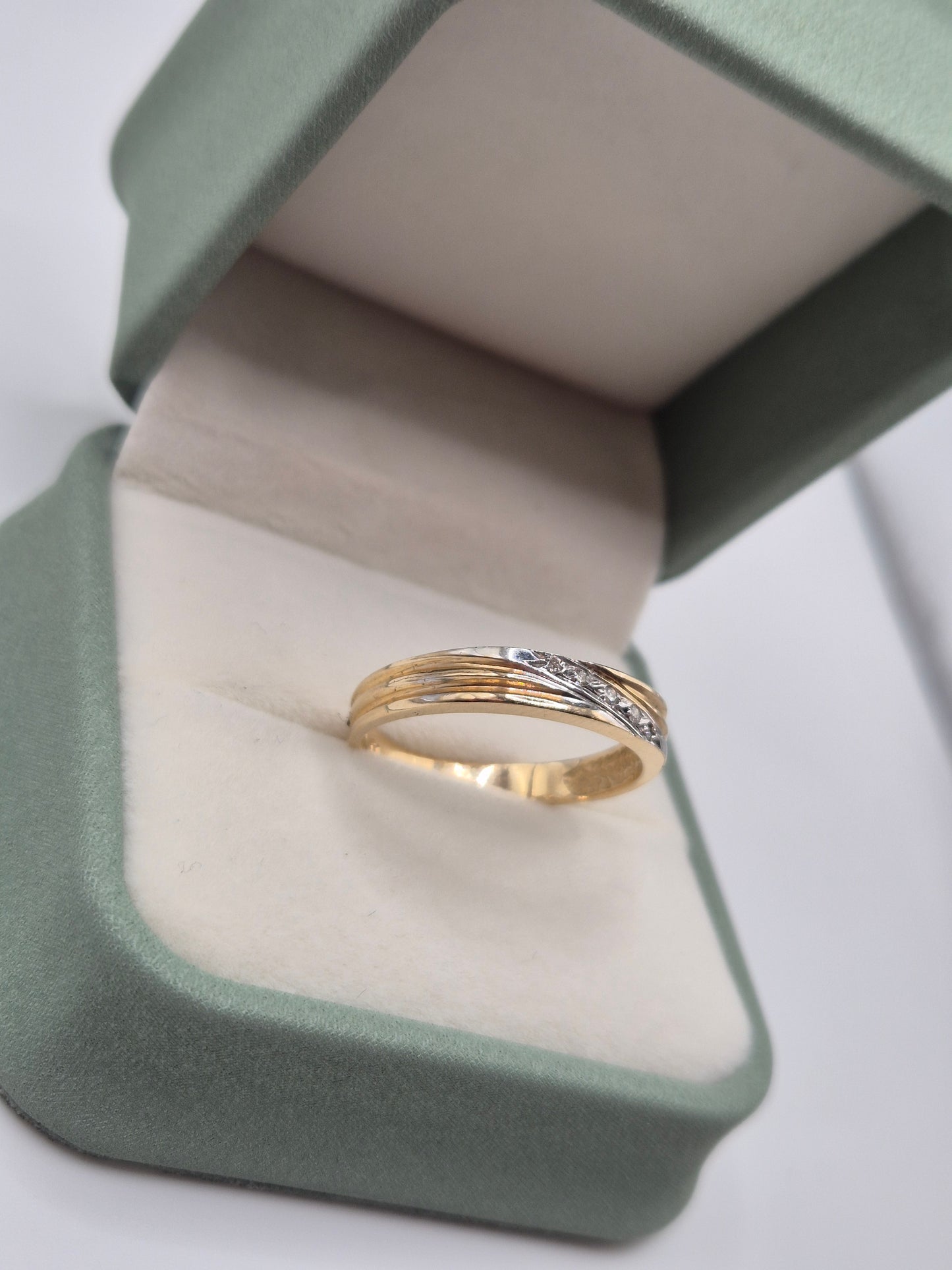 14ct gold diamond ring