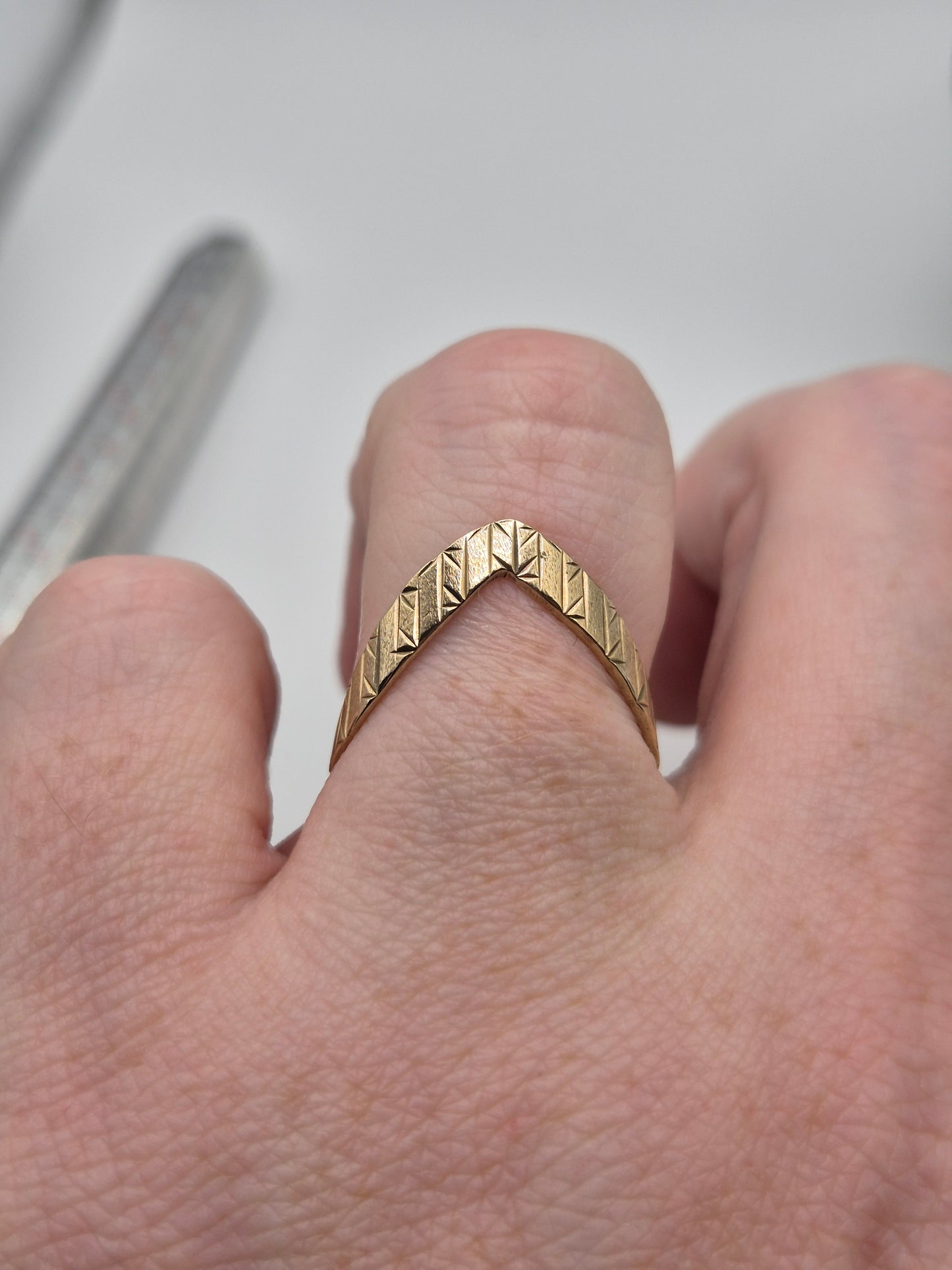 9ct gold patterned double wishbone ring