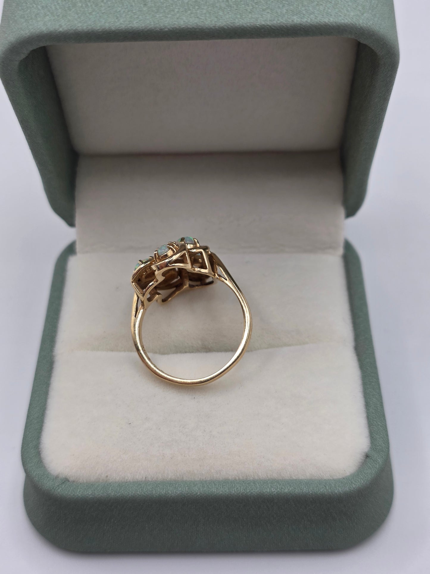 Heavy 9ct gold opal ring