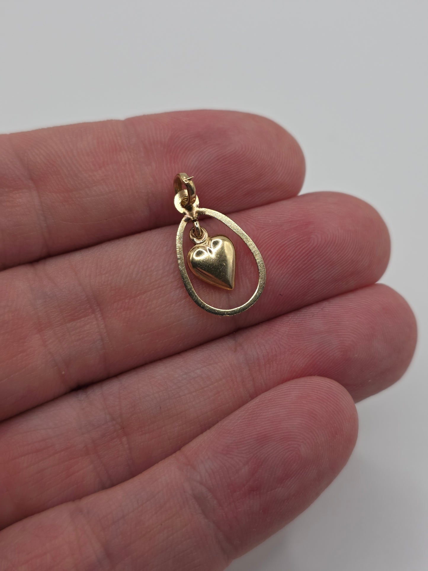 9ct gold heart pendant