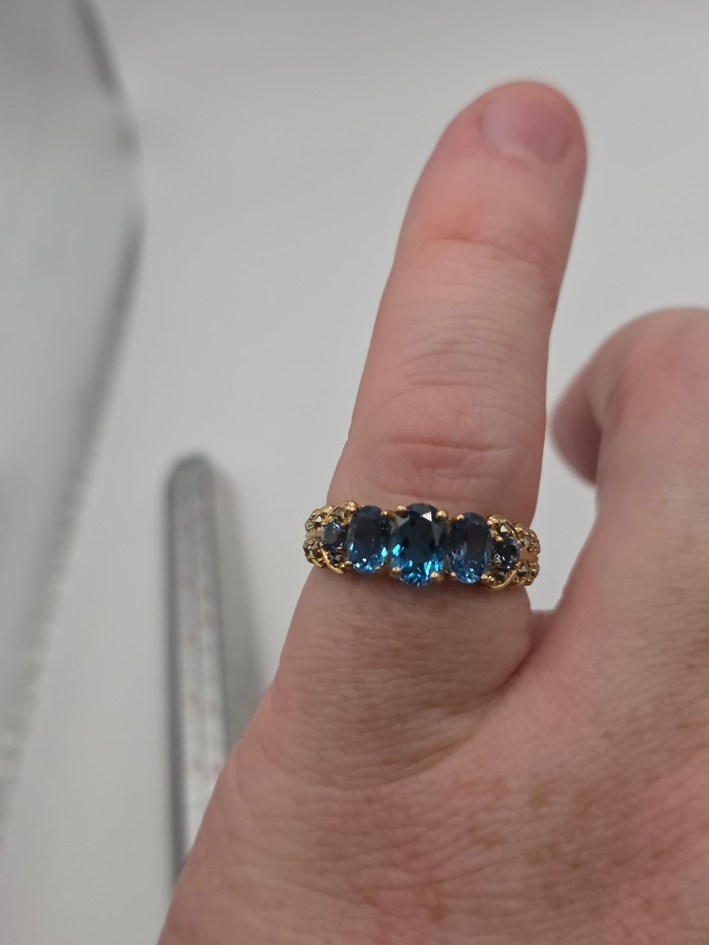 9ct gold topaz ring
