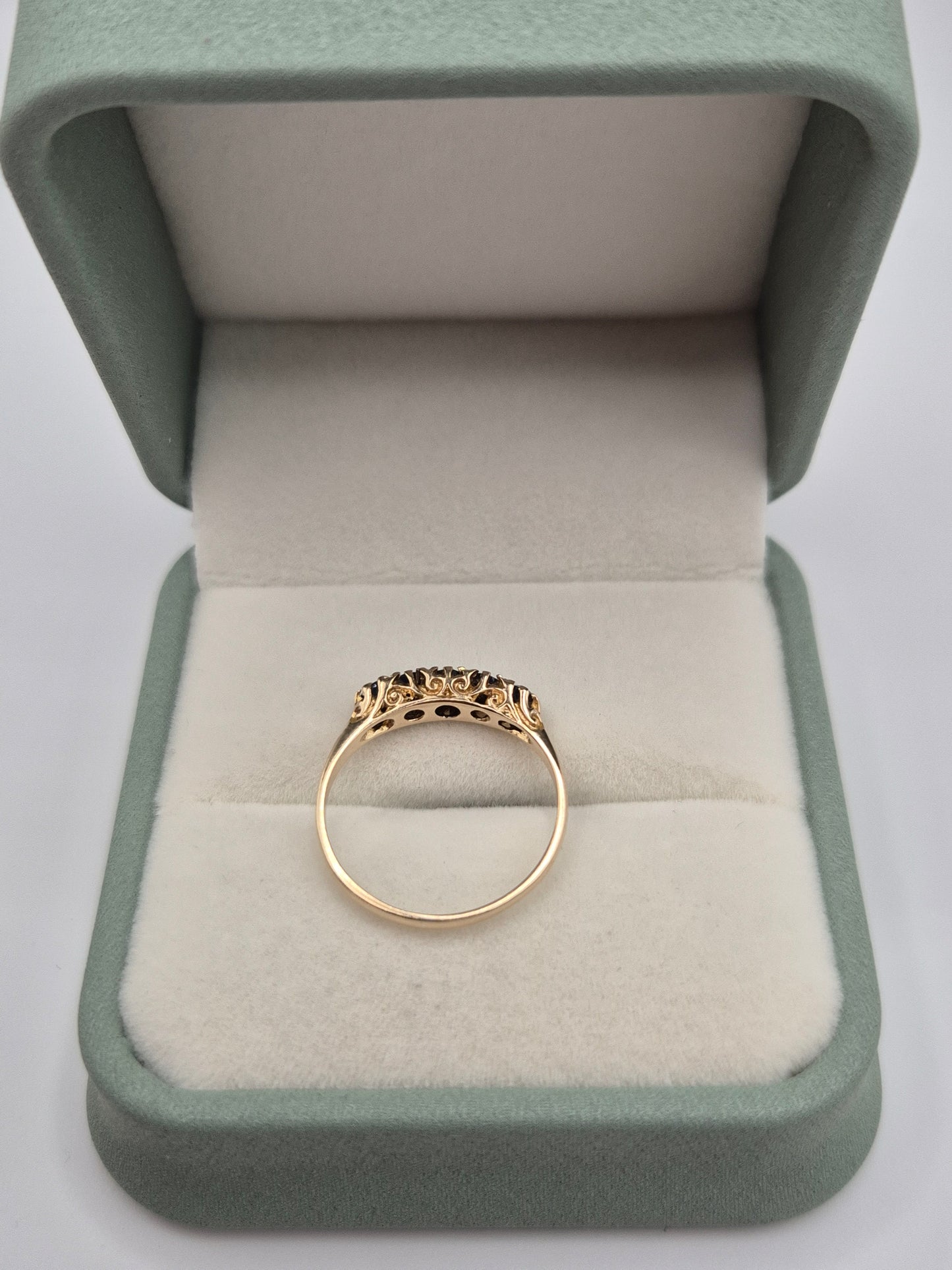 9ct gold sapphire ring