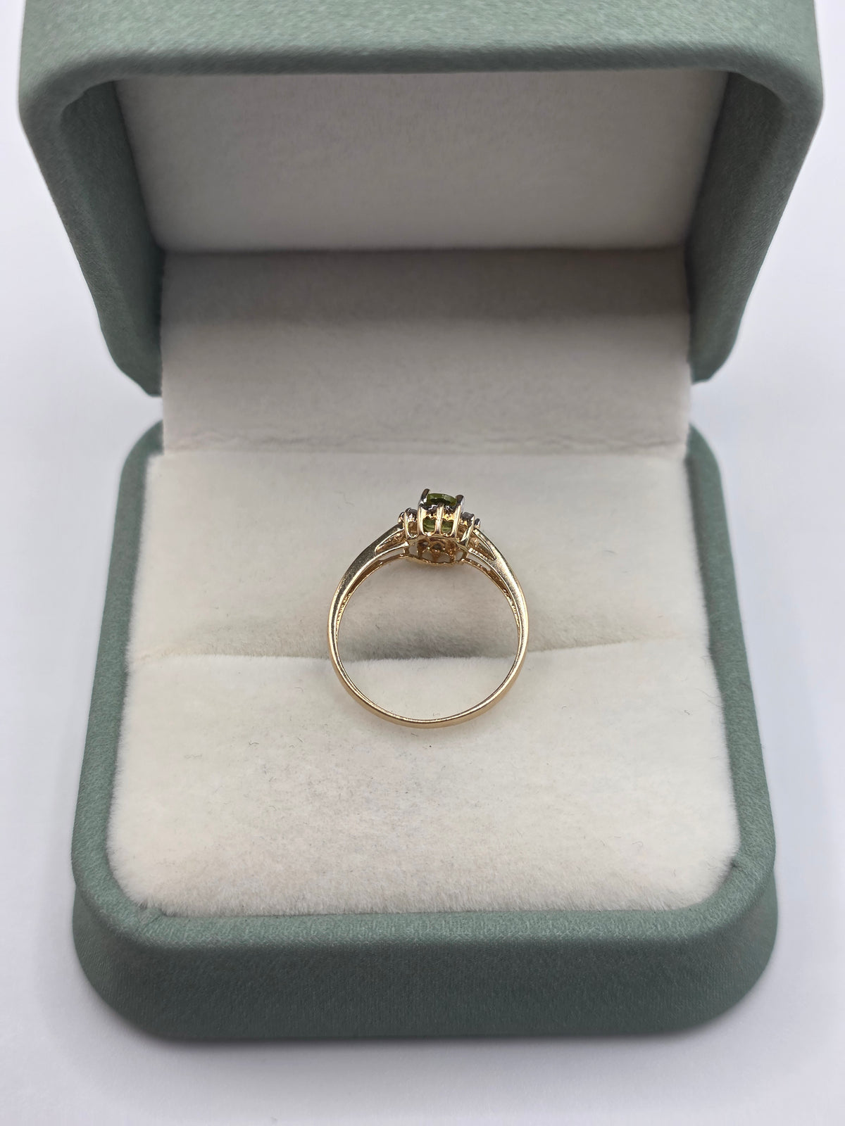 9ct gold peridot and diamond ring