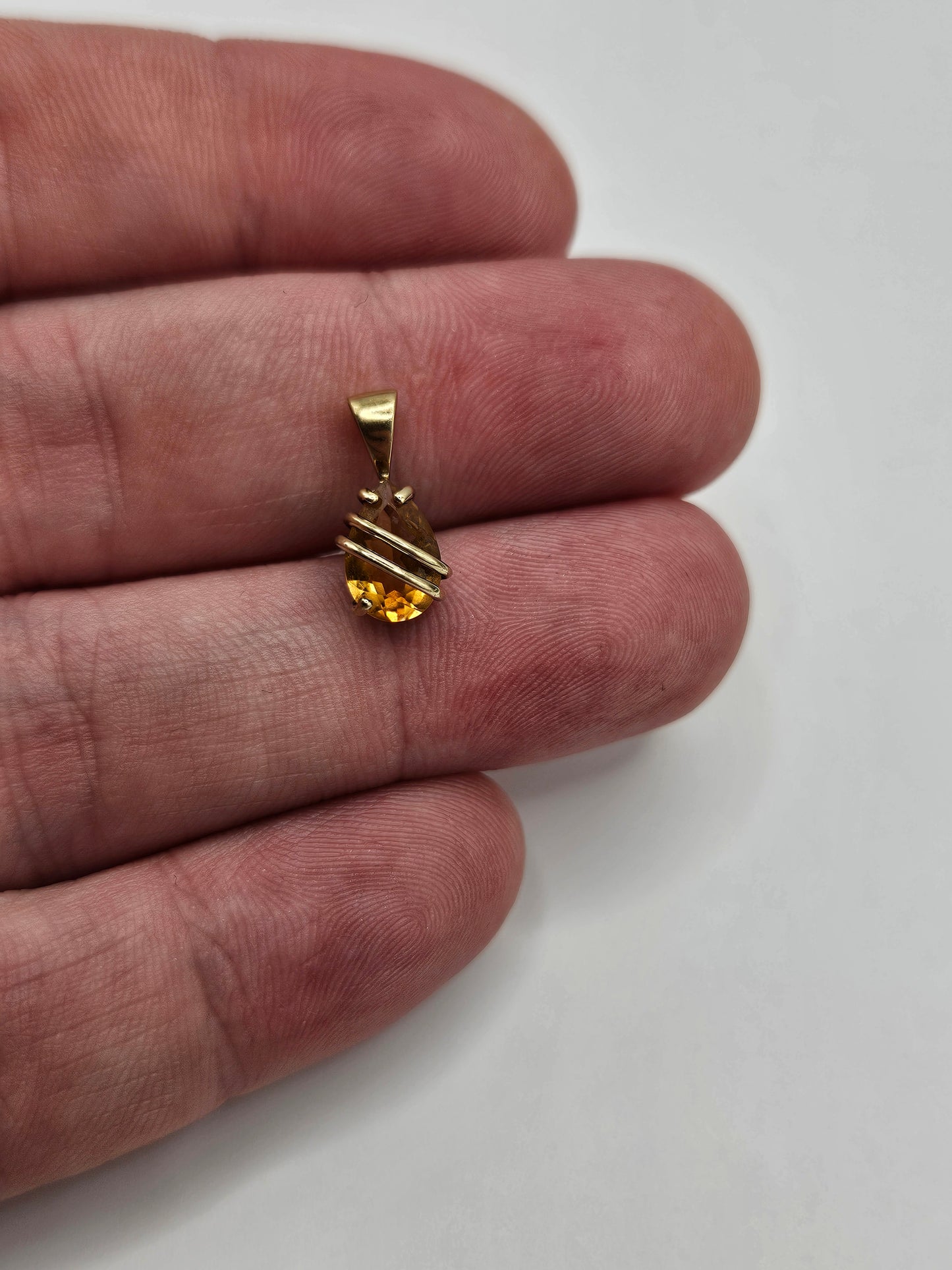 9ct gold citrine pendant