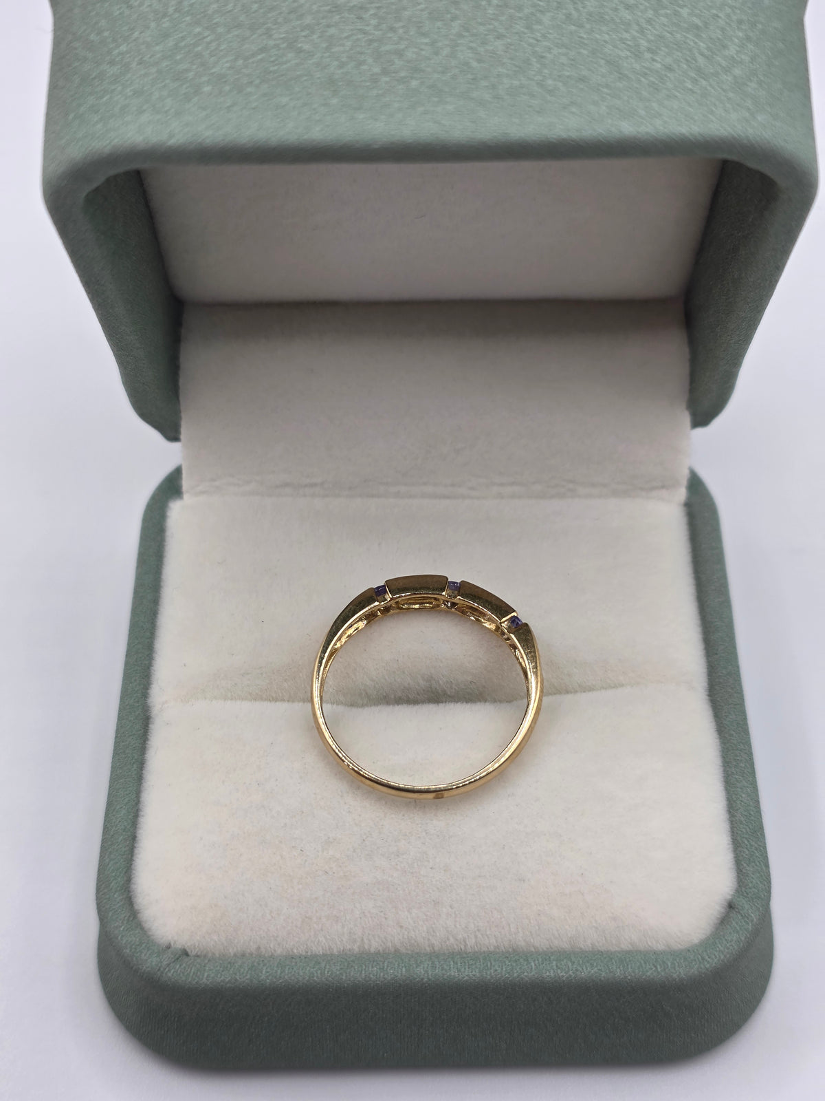 9ct gold tanzanite ring