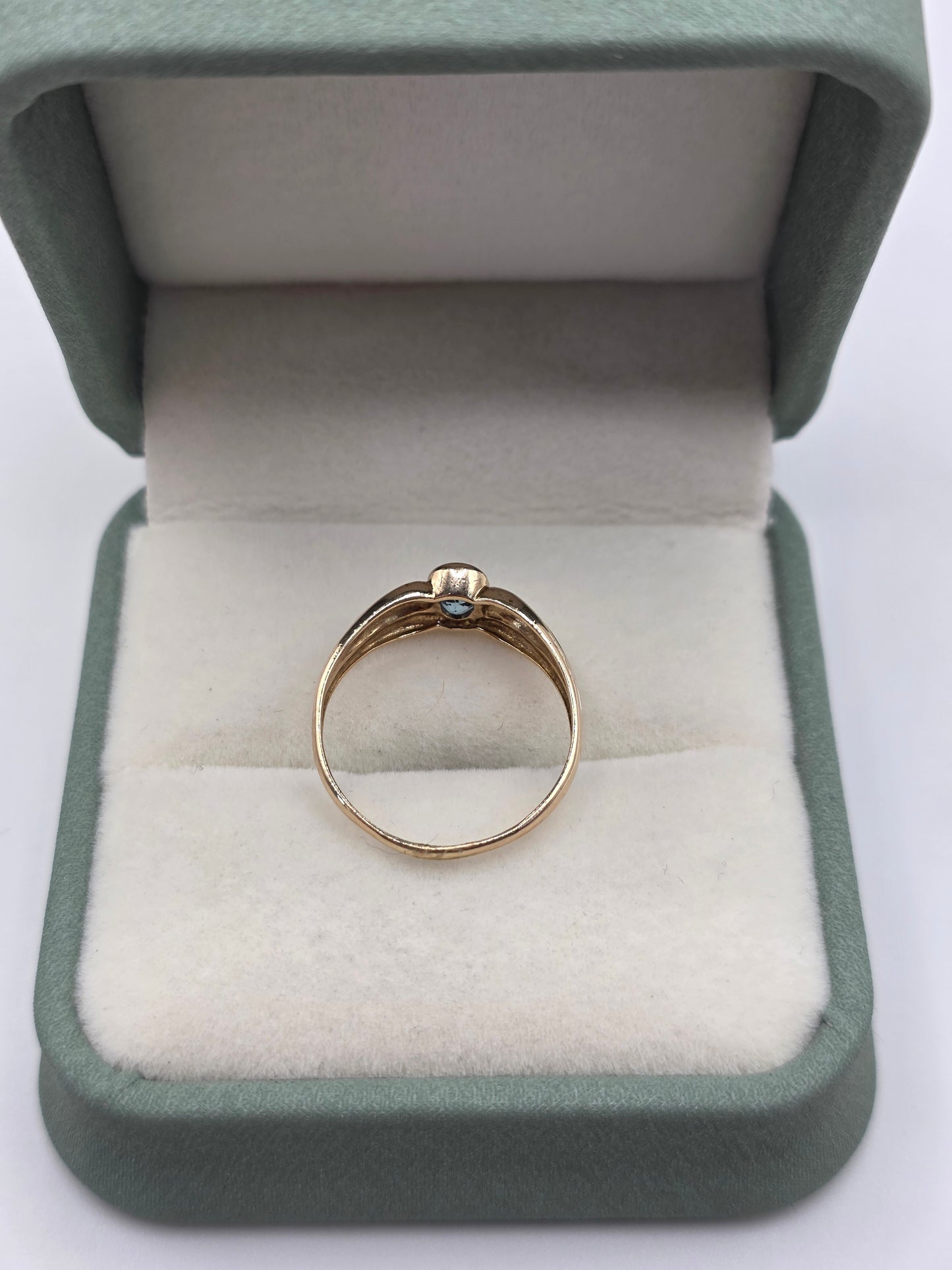 9ct gold topaz ring