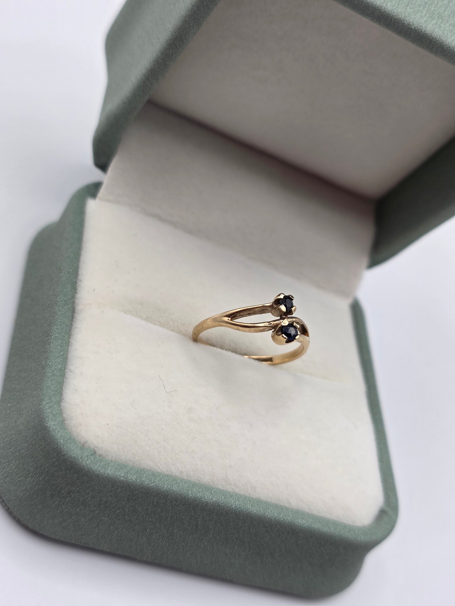 9ct gold sapphire ring