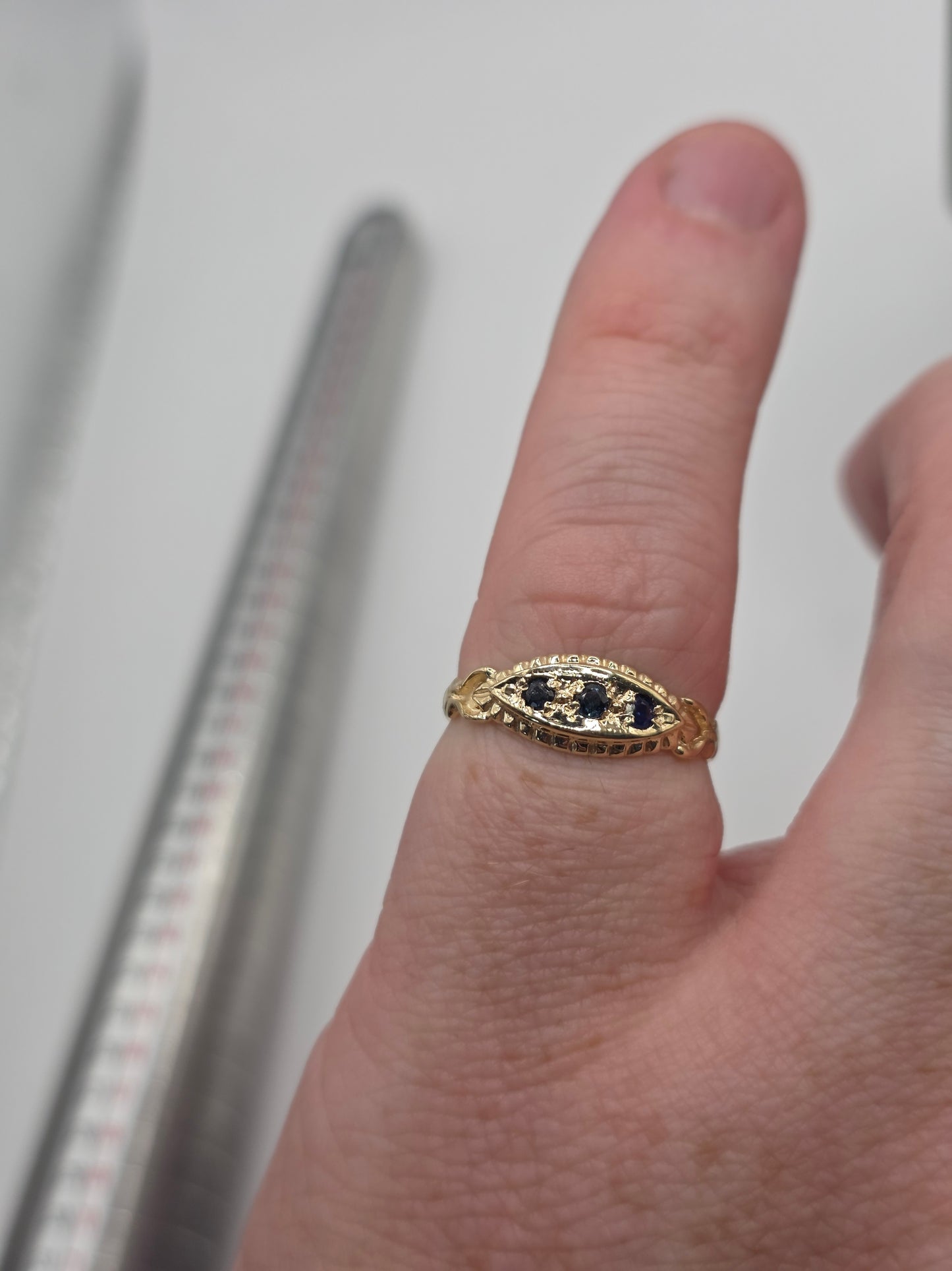 9ct gold sapphire gypsy ring