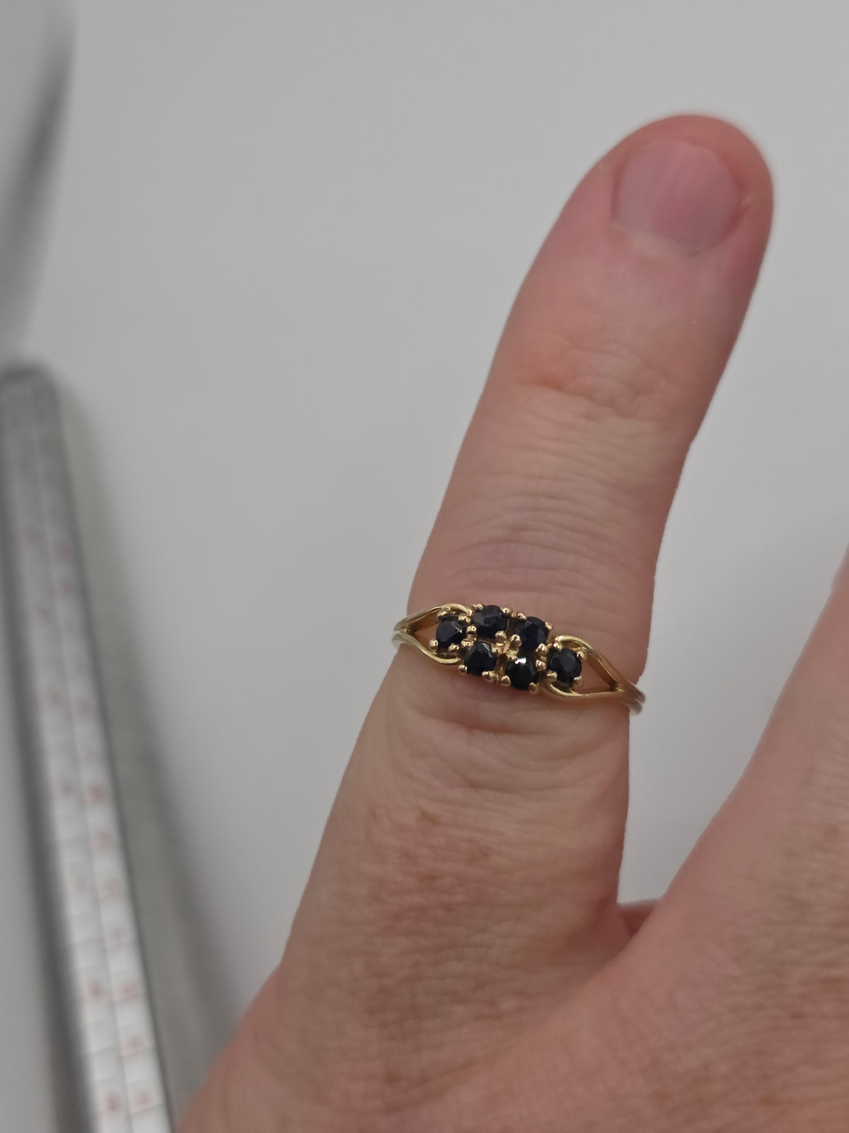 9ct gold sapphire ring