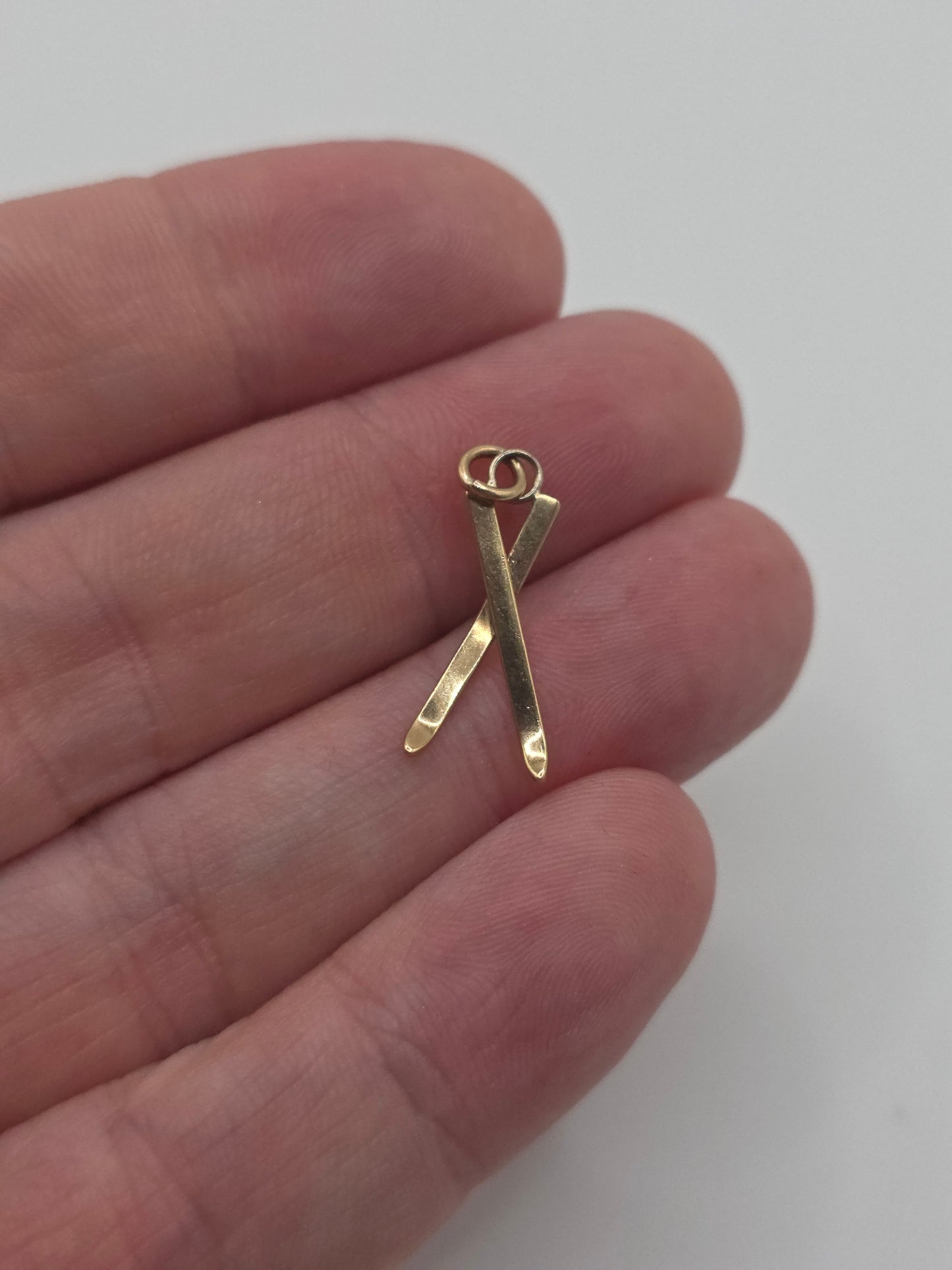 9ct gold ski charm