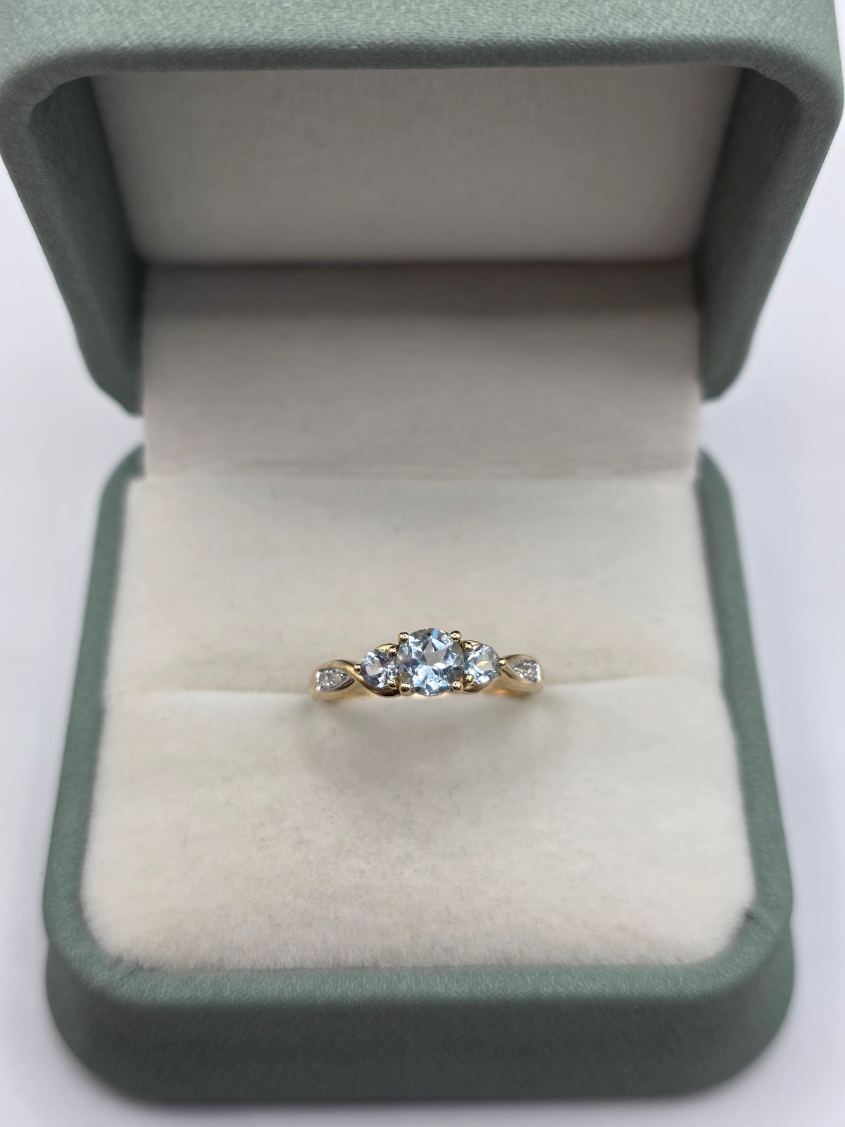 9ct gold aquamarine and diamond ring