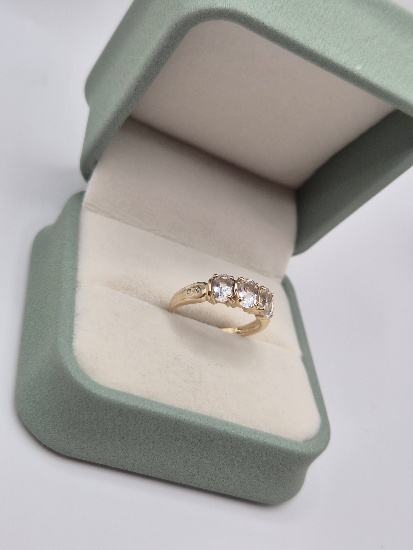 9ct gold white topaz and diamond ring