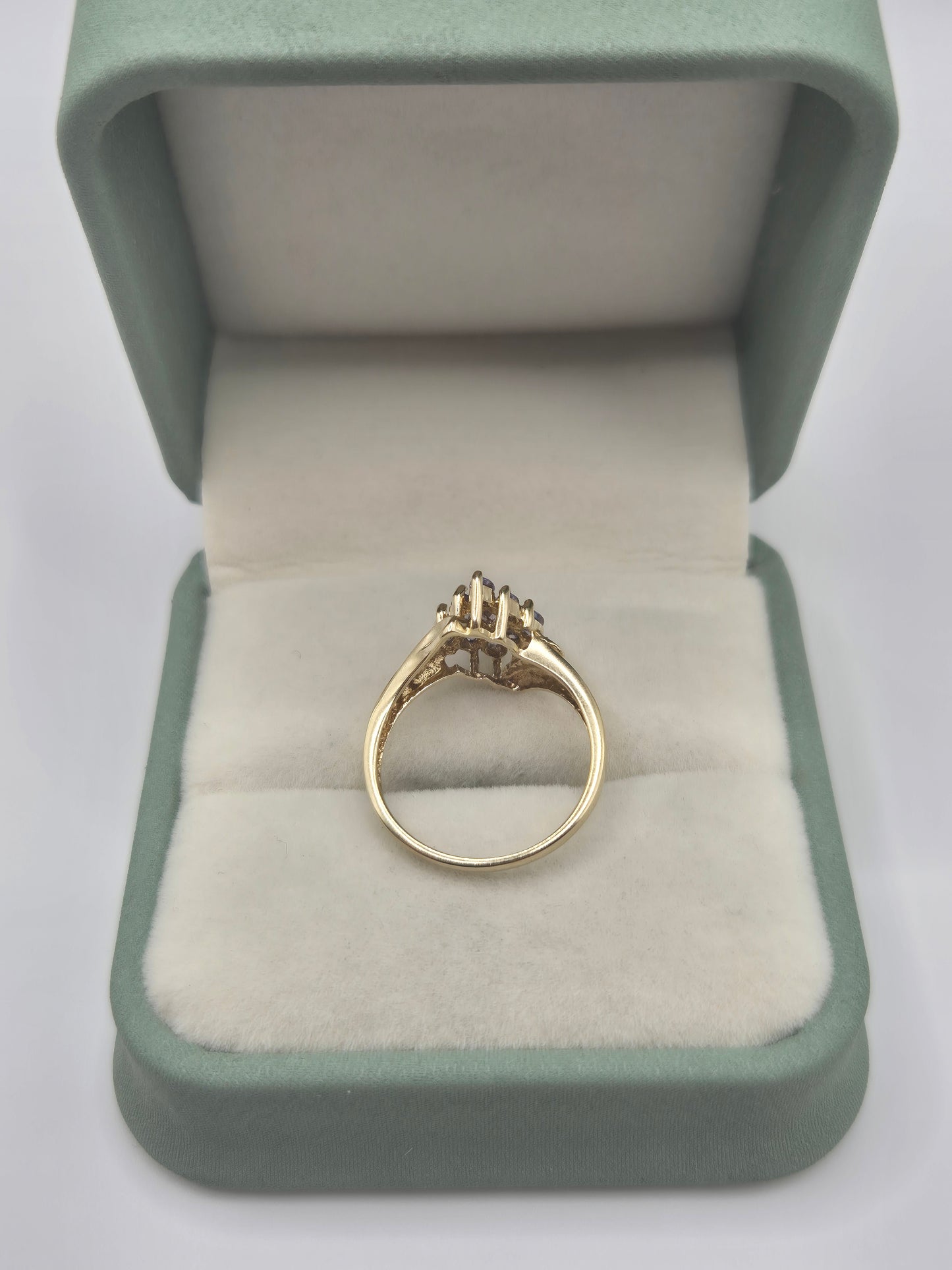 9ct gold tanzanite and diamond ring