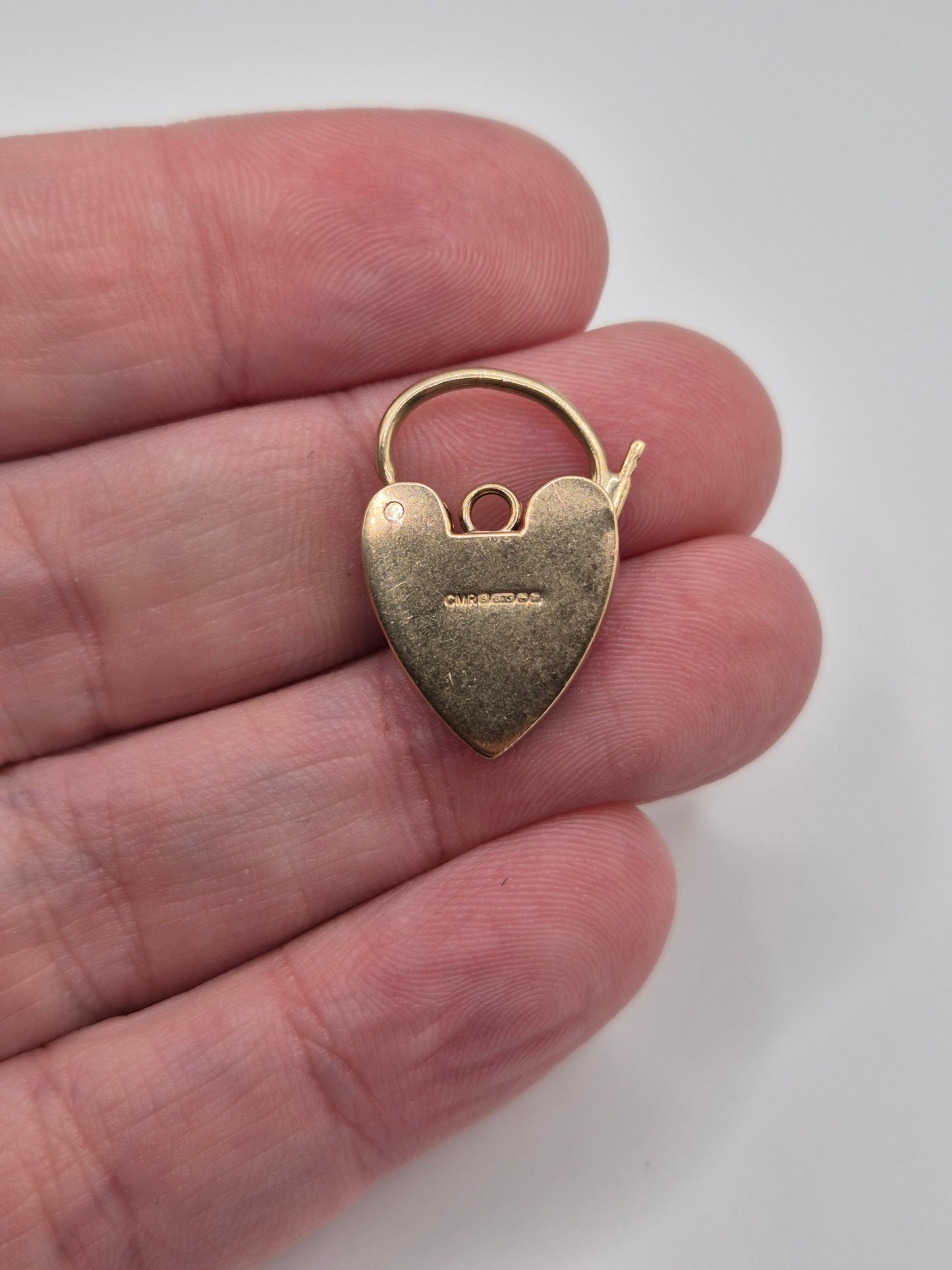 9ct gold padlock (28)