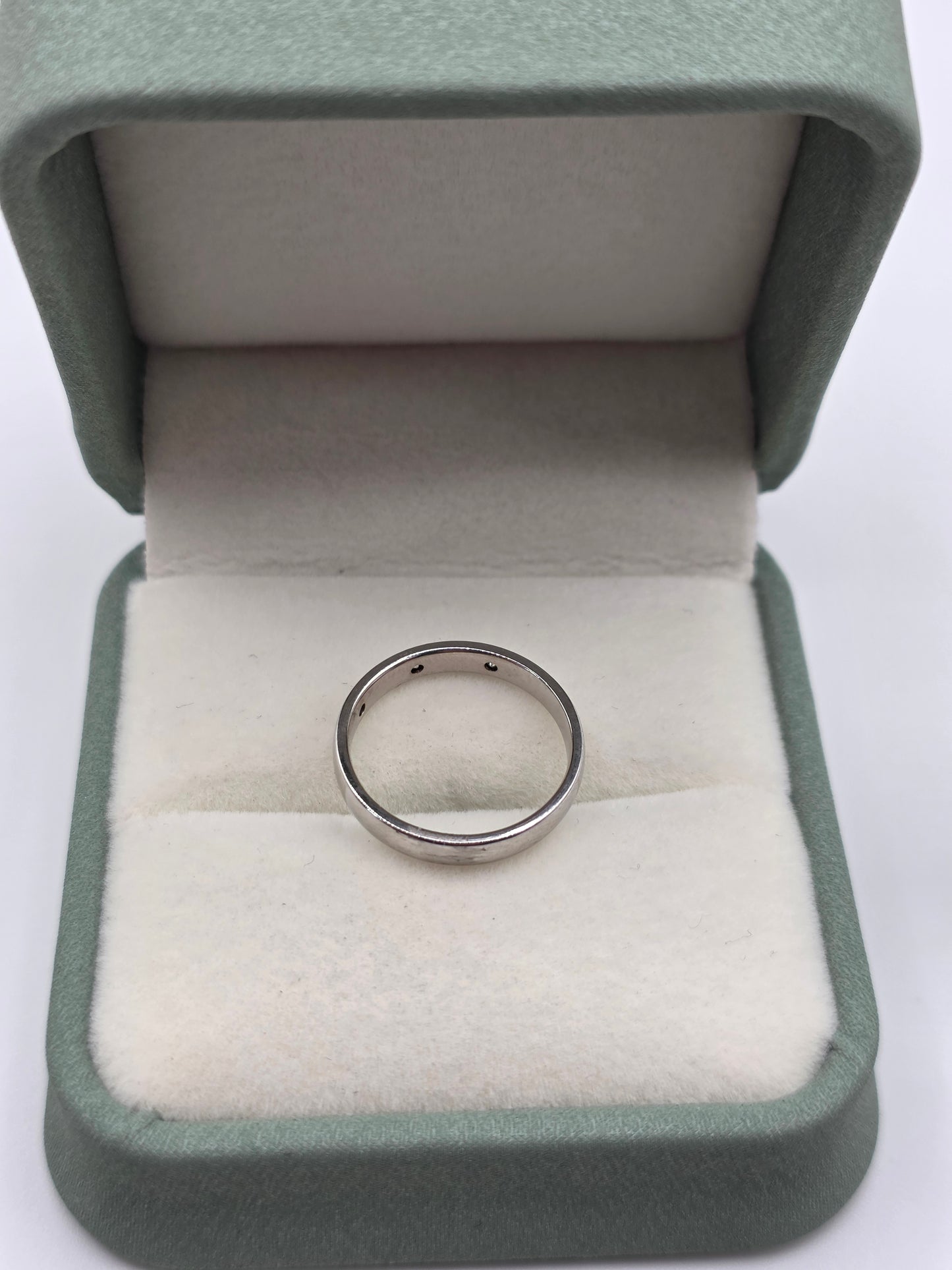 9ct white gold diamond ring