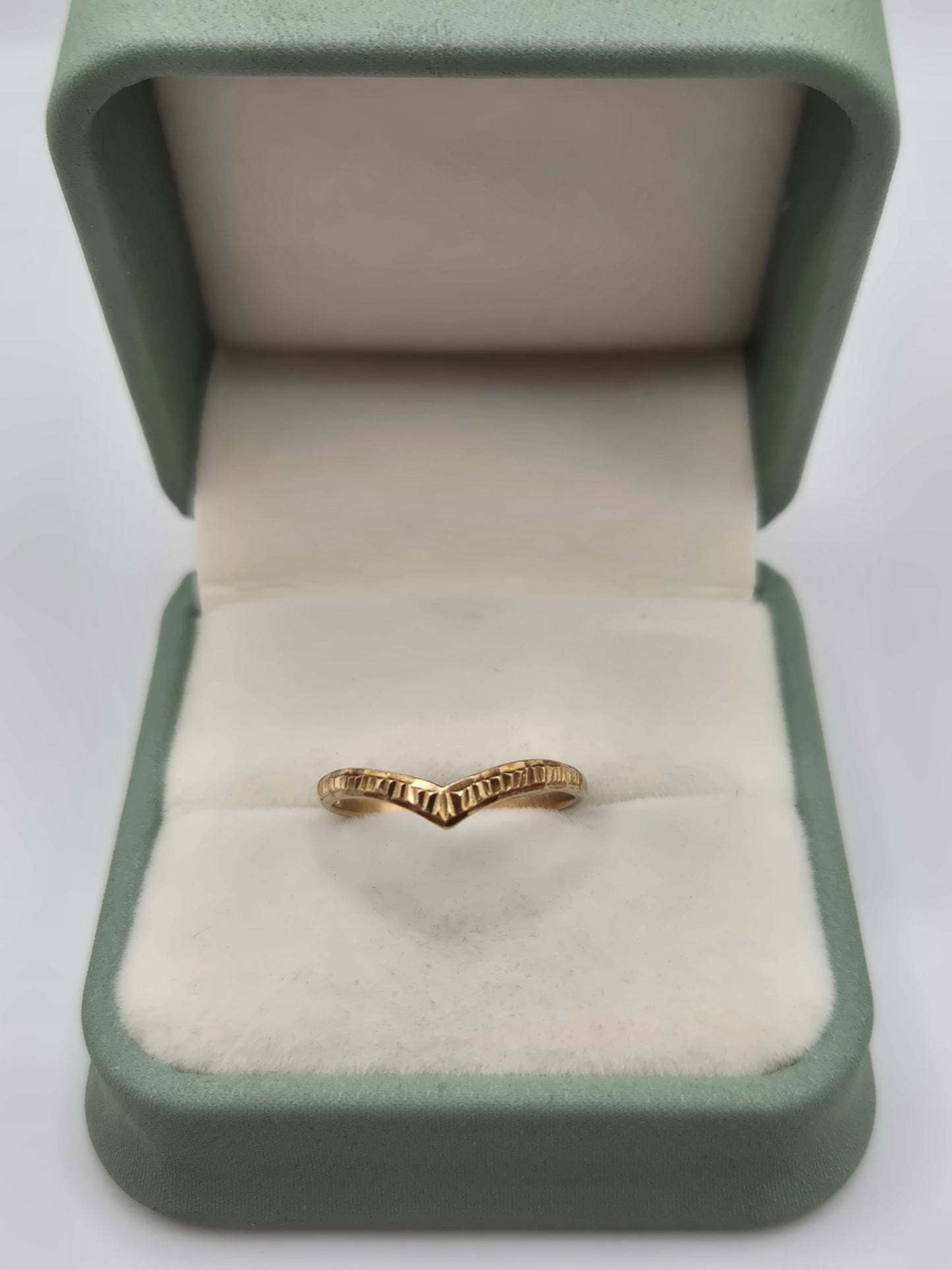 9ct gold wishbone ring