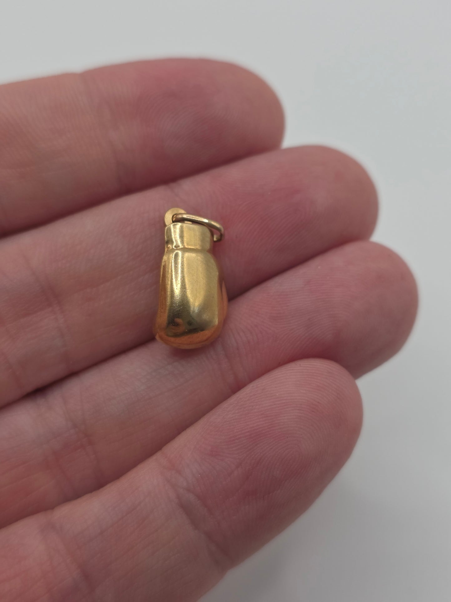 9ct gold boxing glove charm