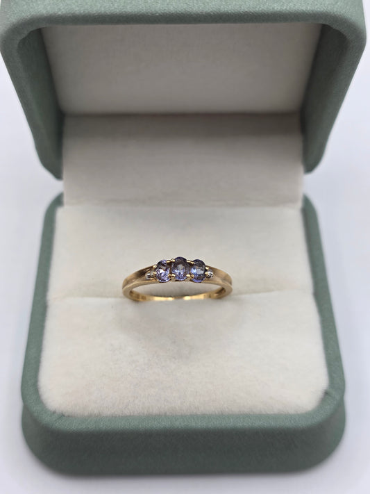 9ct gold tanzanite and diamond ring