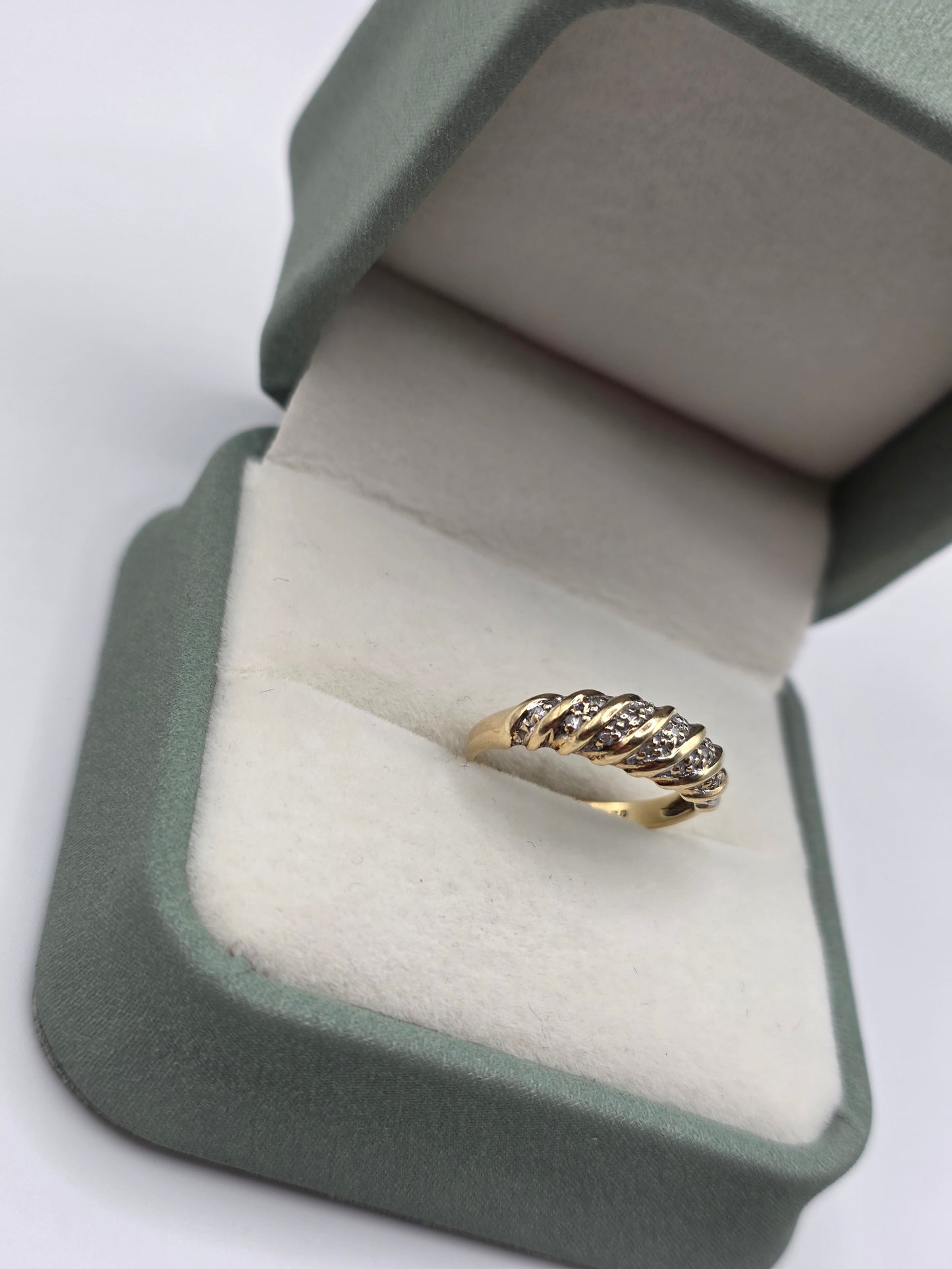 9ct gold diamond croissant ring