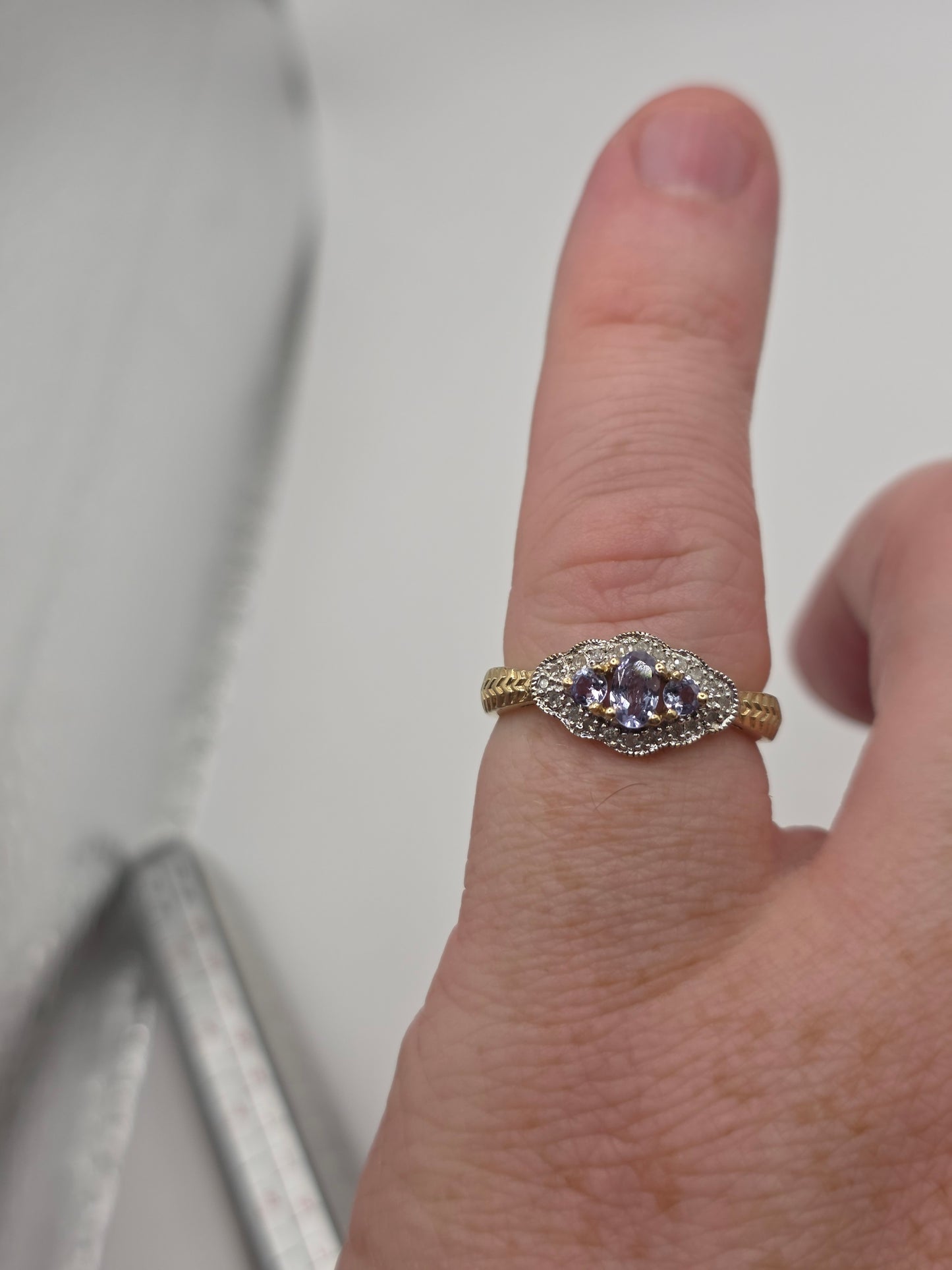 9ct gold tanzanite and diamond ring
